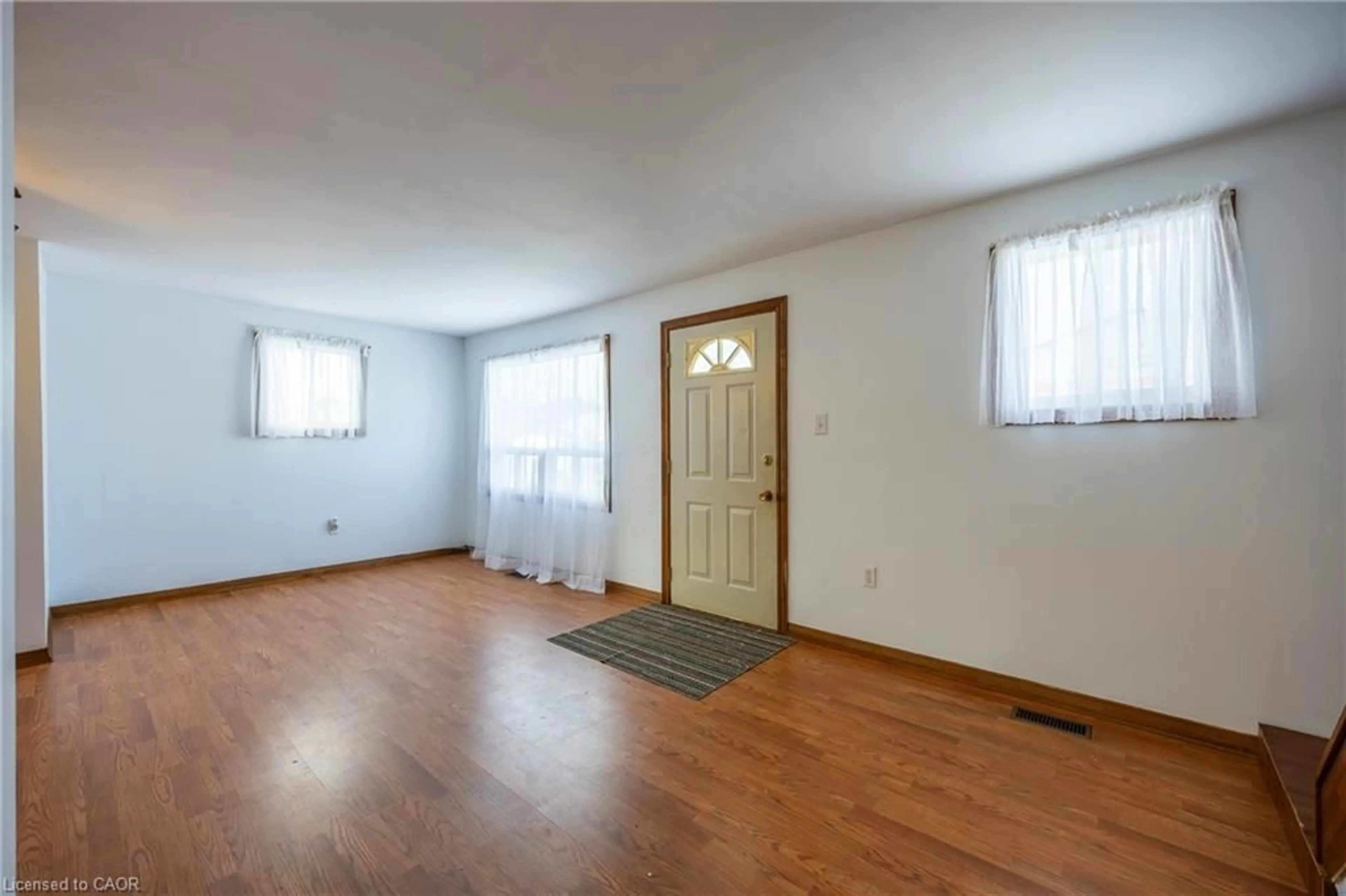 A pic of a room for 110 Nelson St, Port Dover Ontario N0A 1N0