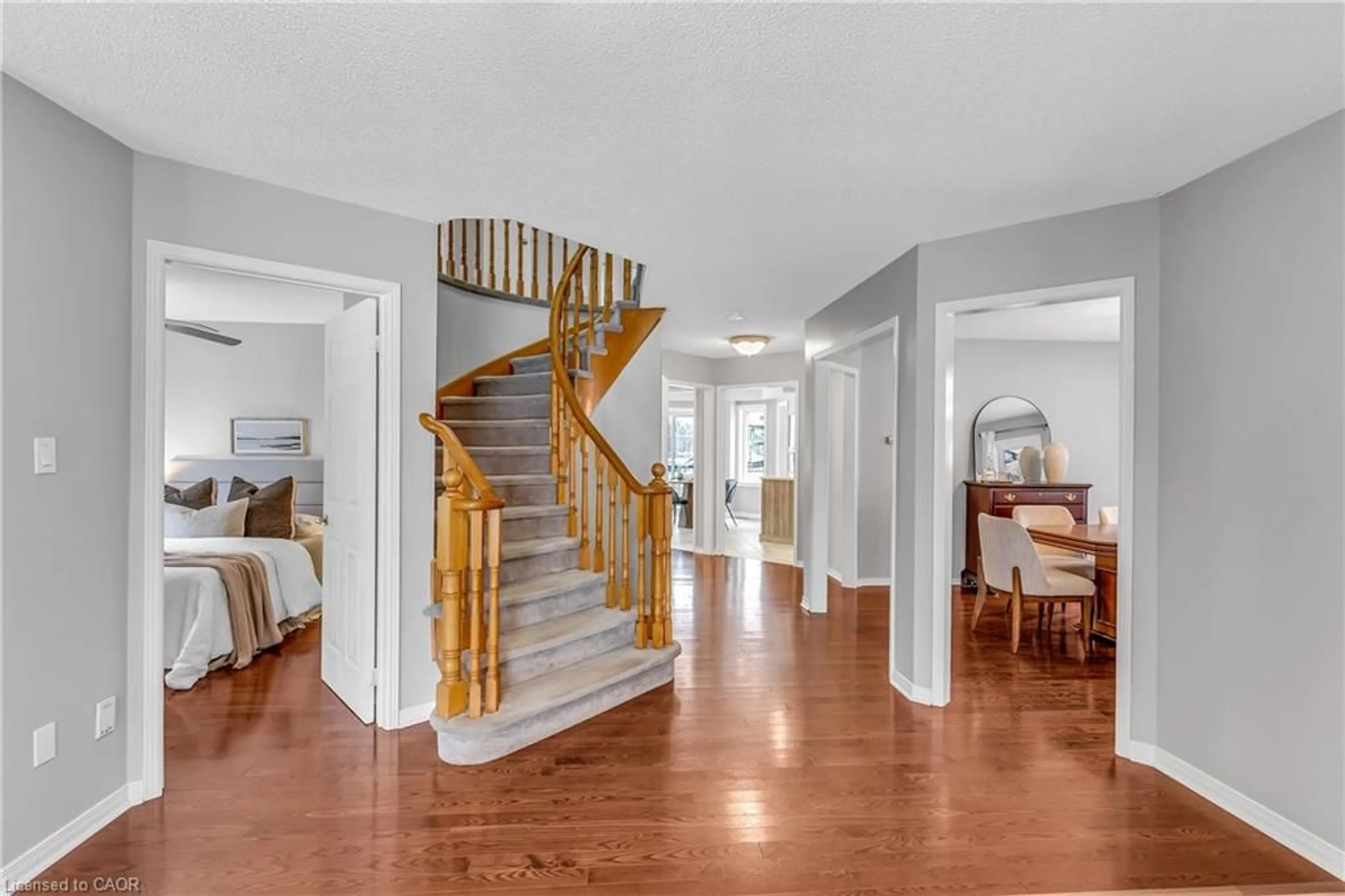 Indoor foyer for 72 Hilborn Ave, Cambridge Ontario N1T 1M8