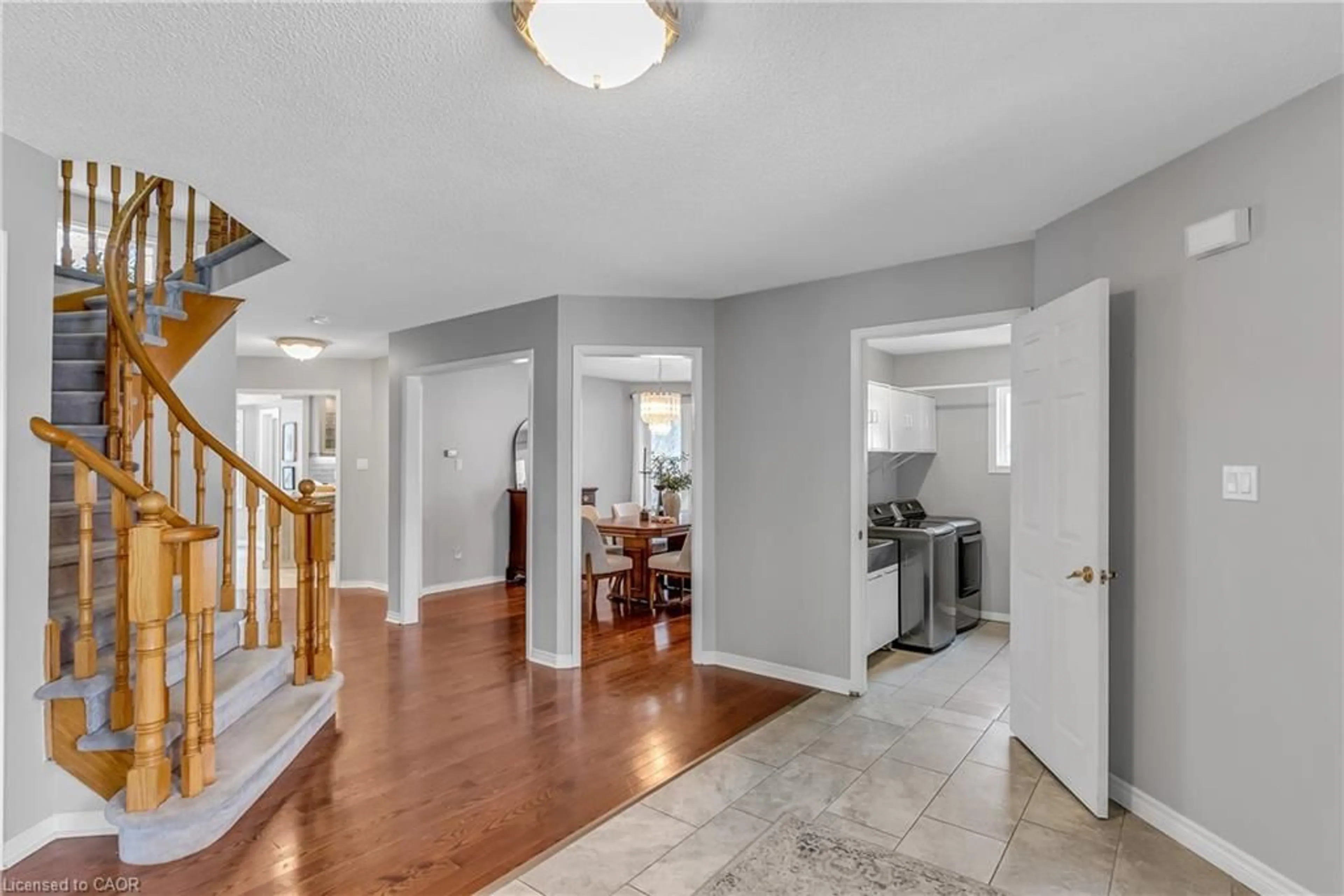 Indoor entryway for 72 Hilborn Ave, Cambridge Ontario N1T 1M8