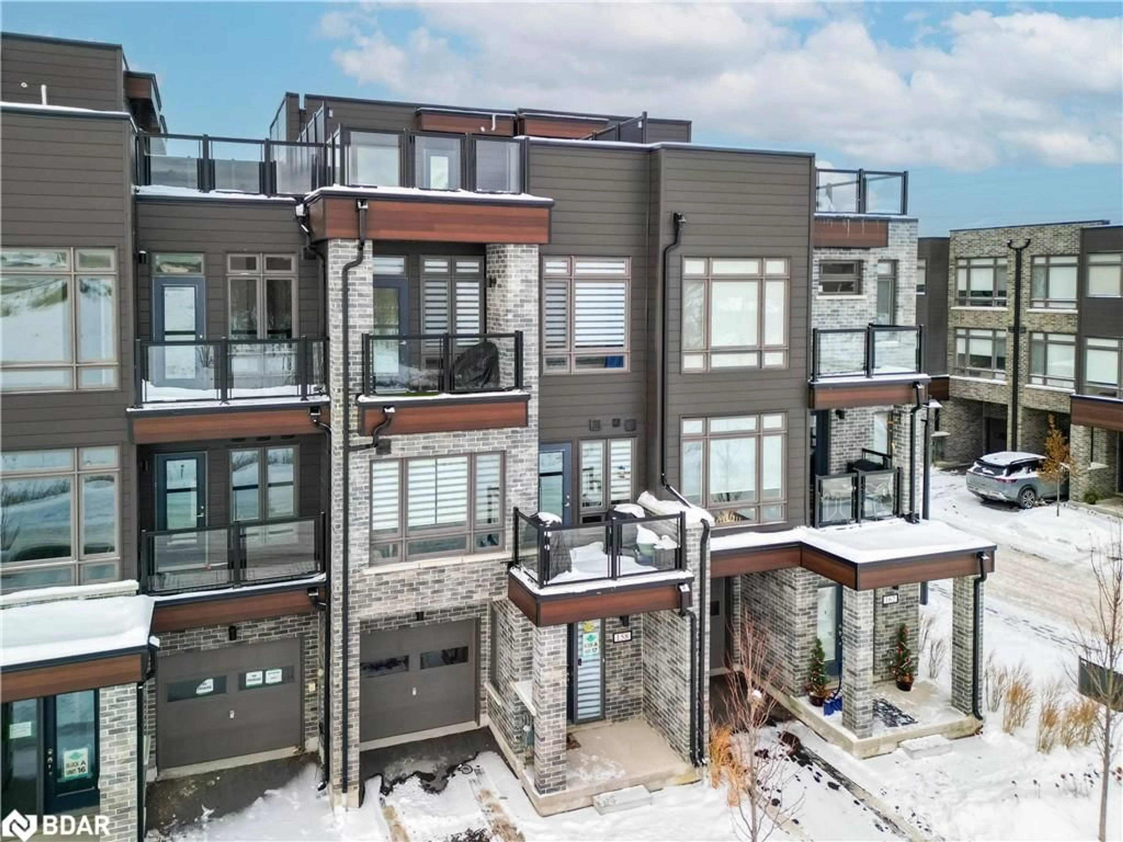 A pic from outside/outdoor area/front of a property/back of a property/a pic from drone, unknown for 158 Elgin St, Orillia Ontario L3V 8P7