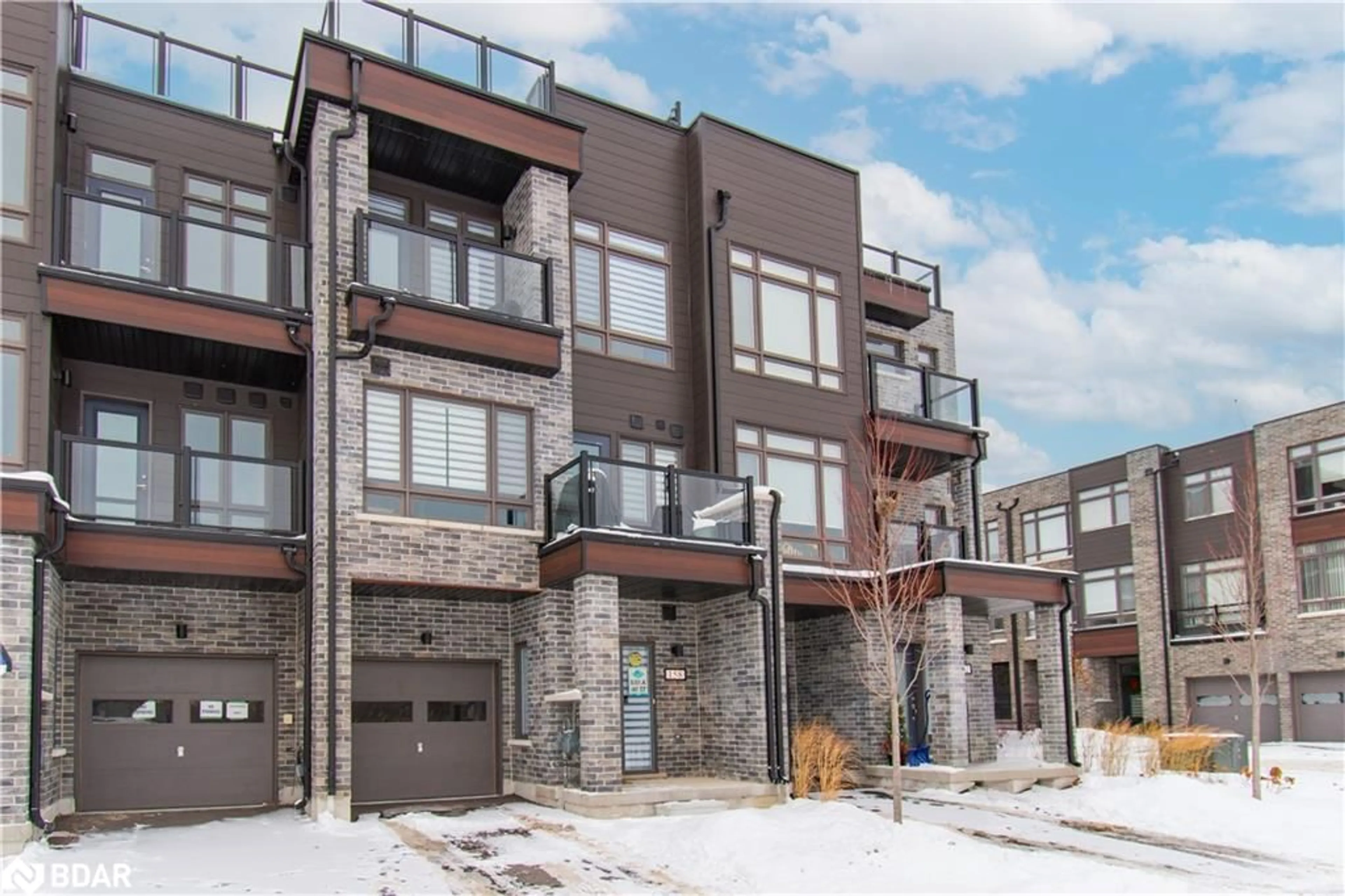 Home with brick exterior material, unknown for 158 Elgin St, Orillia Ontario L3V 8P7