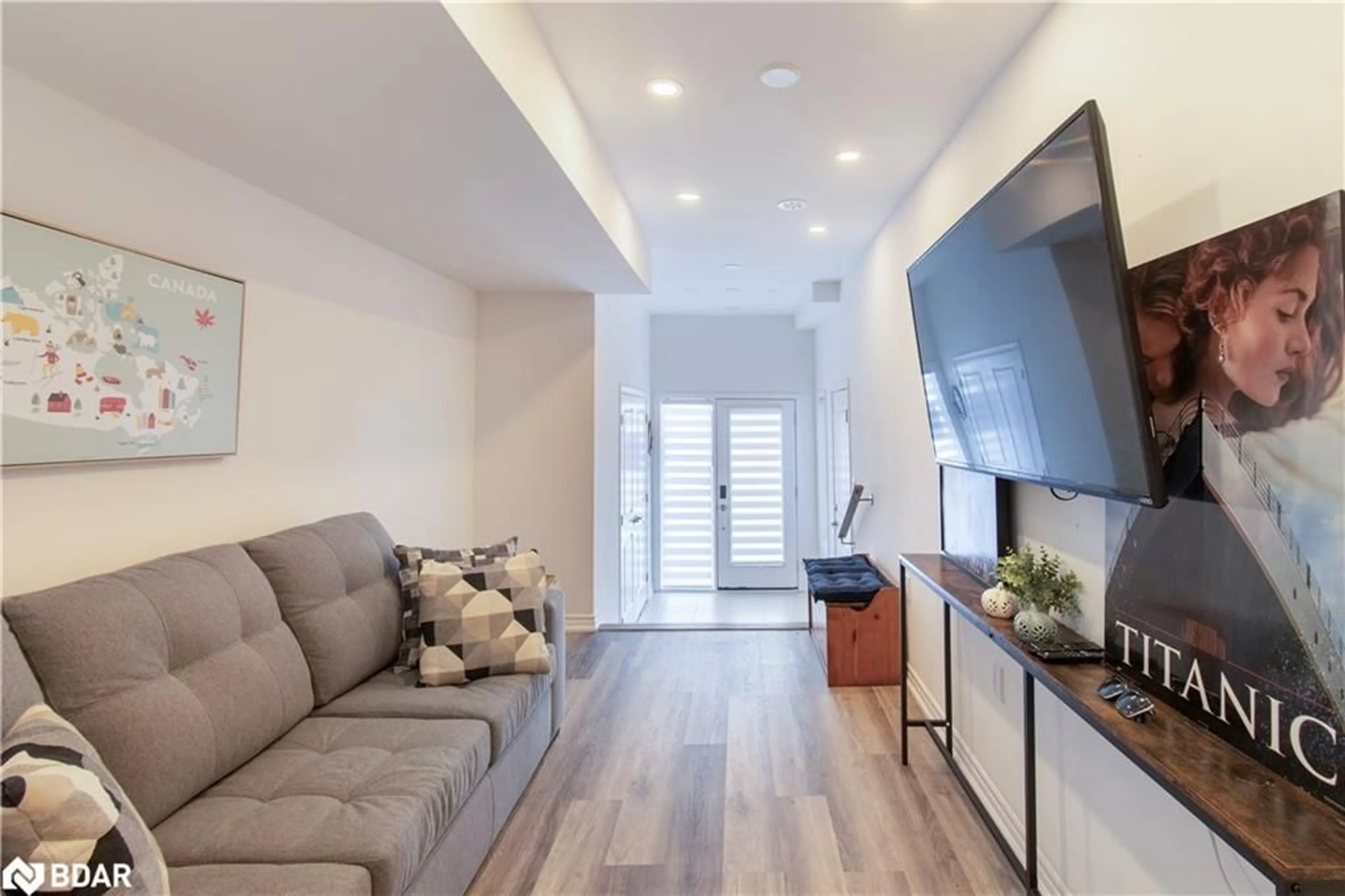 Living room with furniture, unknown for 158 Elgin St, Orillia Ontario L3V 8P7