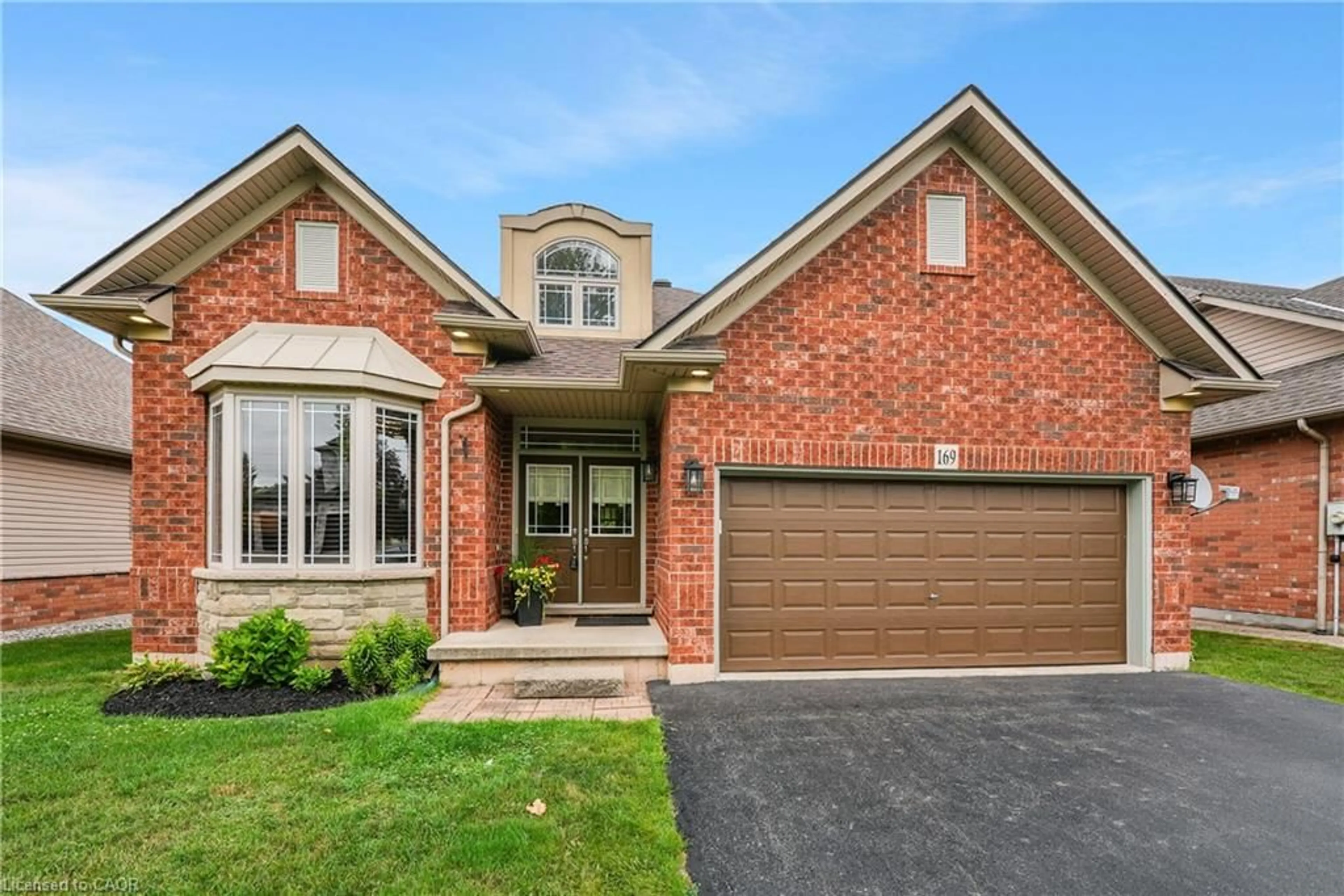 Home with brick exterior material, street for 169 Central Ave, Grimsby Ontario L3M 5T4