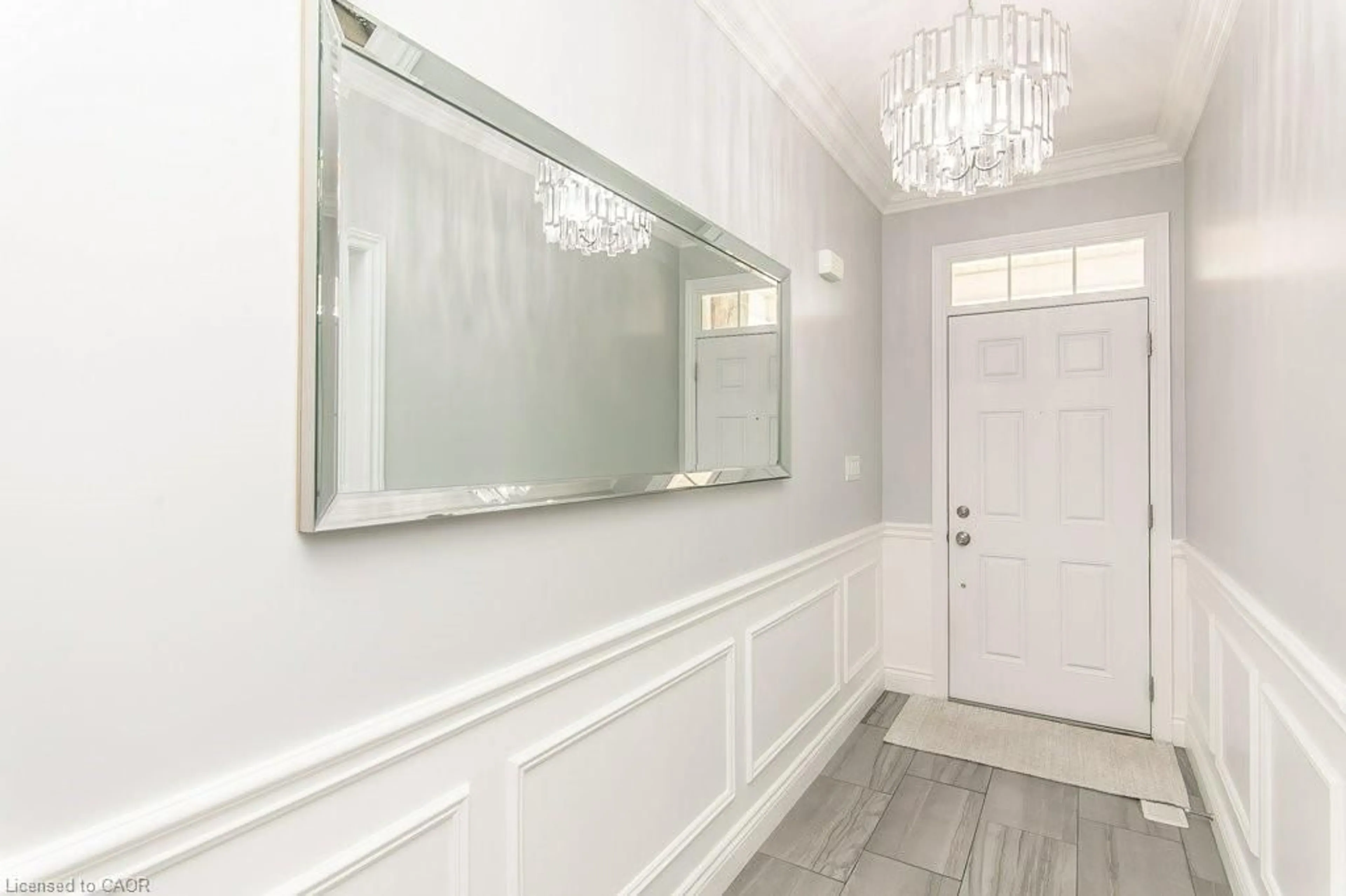 Indoor entryway for 19 Tremaine Dr, Kitchener Ontario N2A 4L9