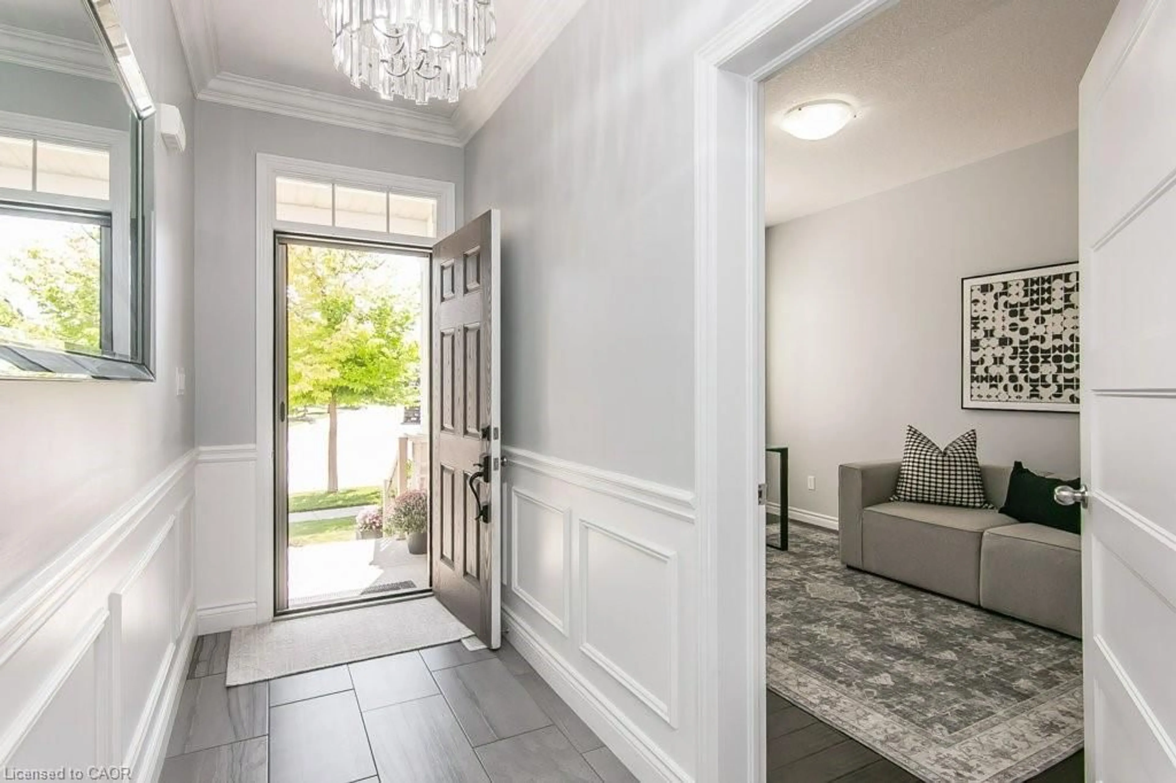 Indoor entryway for 19 Tremaine Dr, Kitchener Ontario N2A 4L9