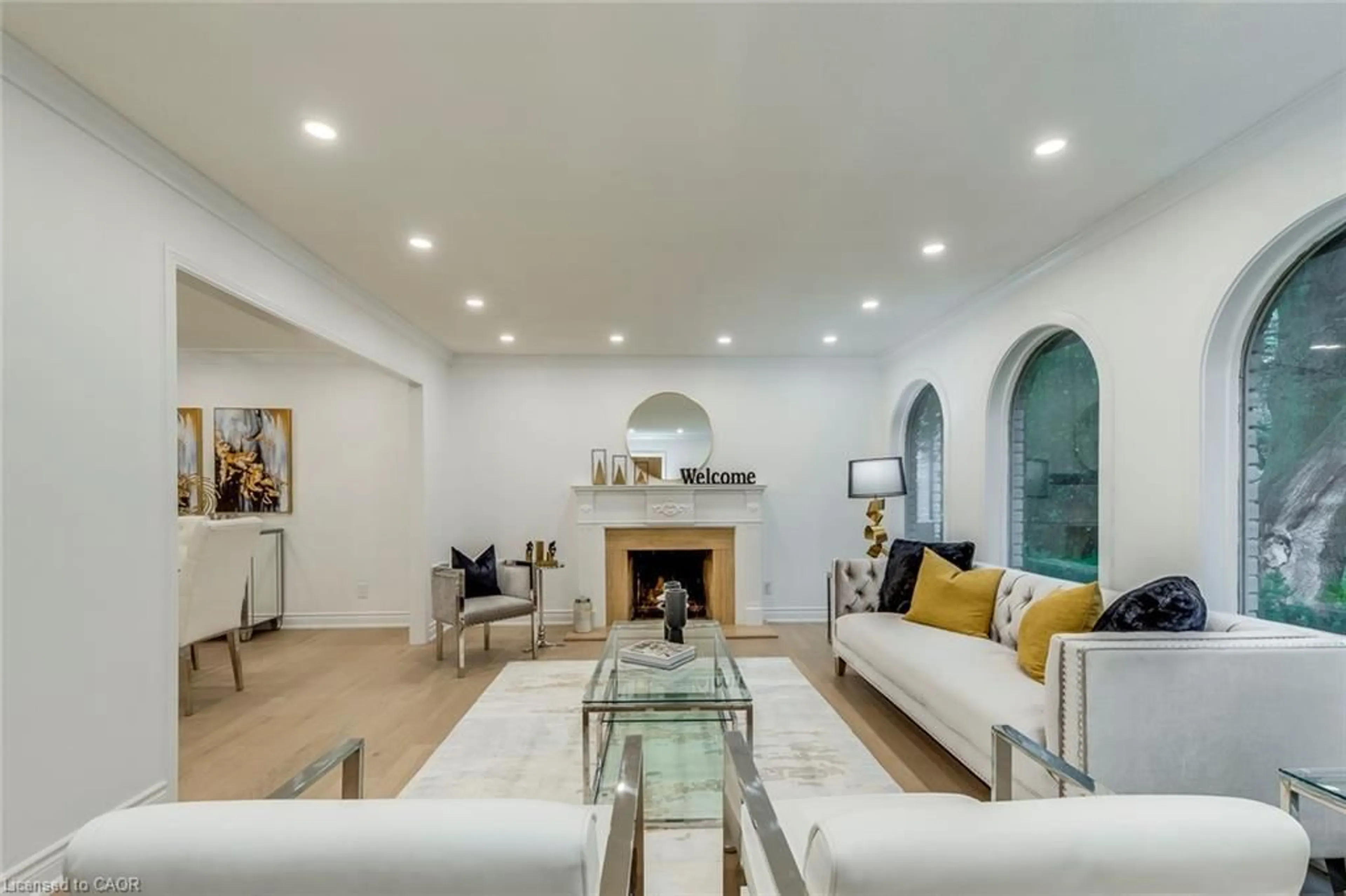 Living room with furniture, unknown for 170 Cavendish Crt, Oakville Ontario L6J 5S2