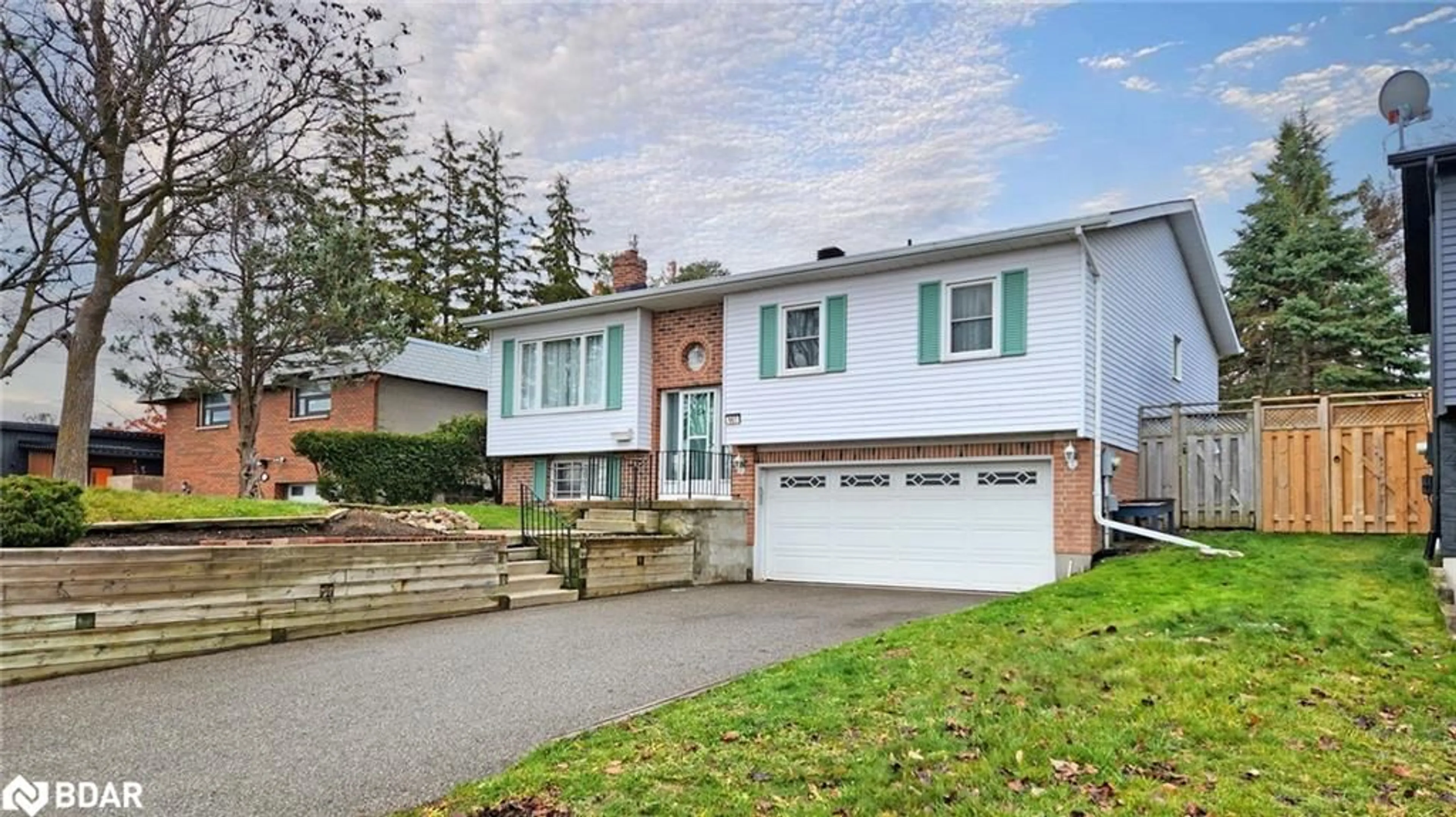 Home with brick exterior material, street for 167 Little Ave, Barrie Ontario L4N 6L7