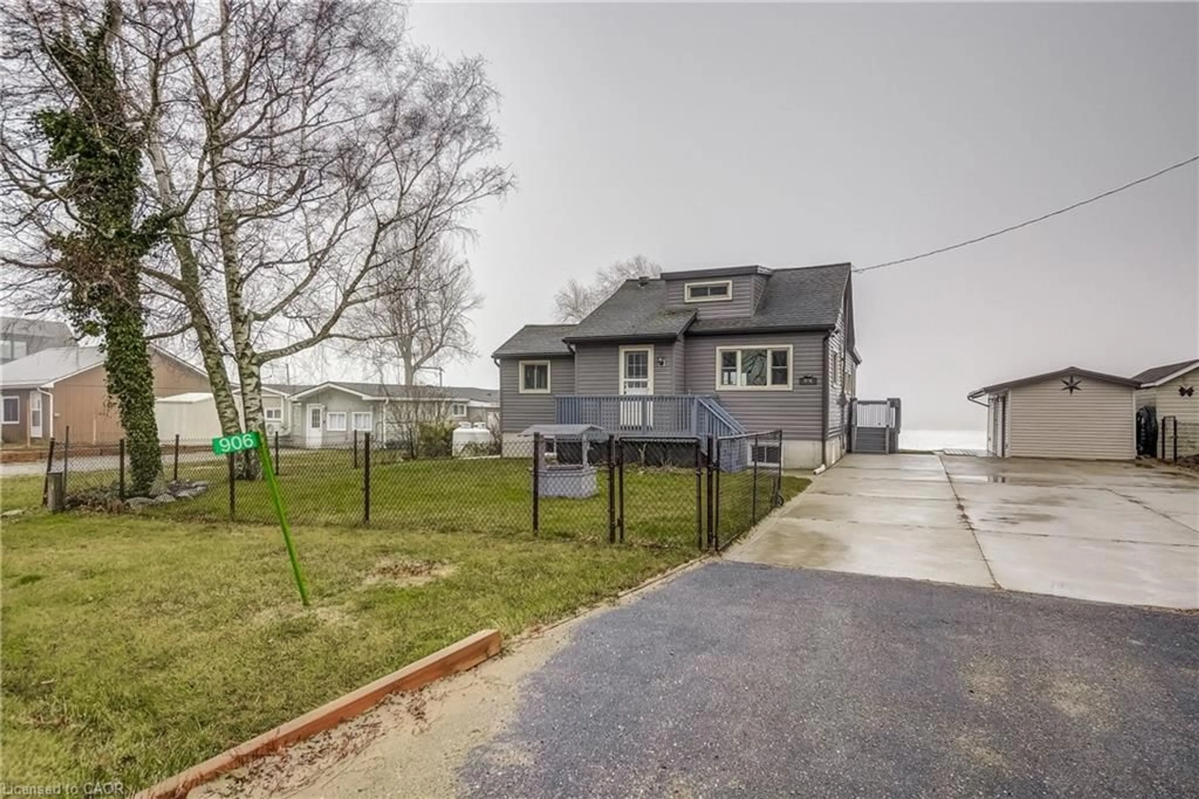 A pic from outside/outdoor area/front of a property/back of a property/a pic from drone, street for 906 Lakeshore Rd, Selkirk Ontario N0A 1P0