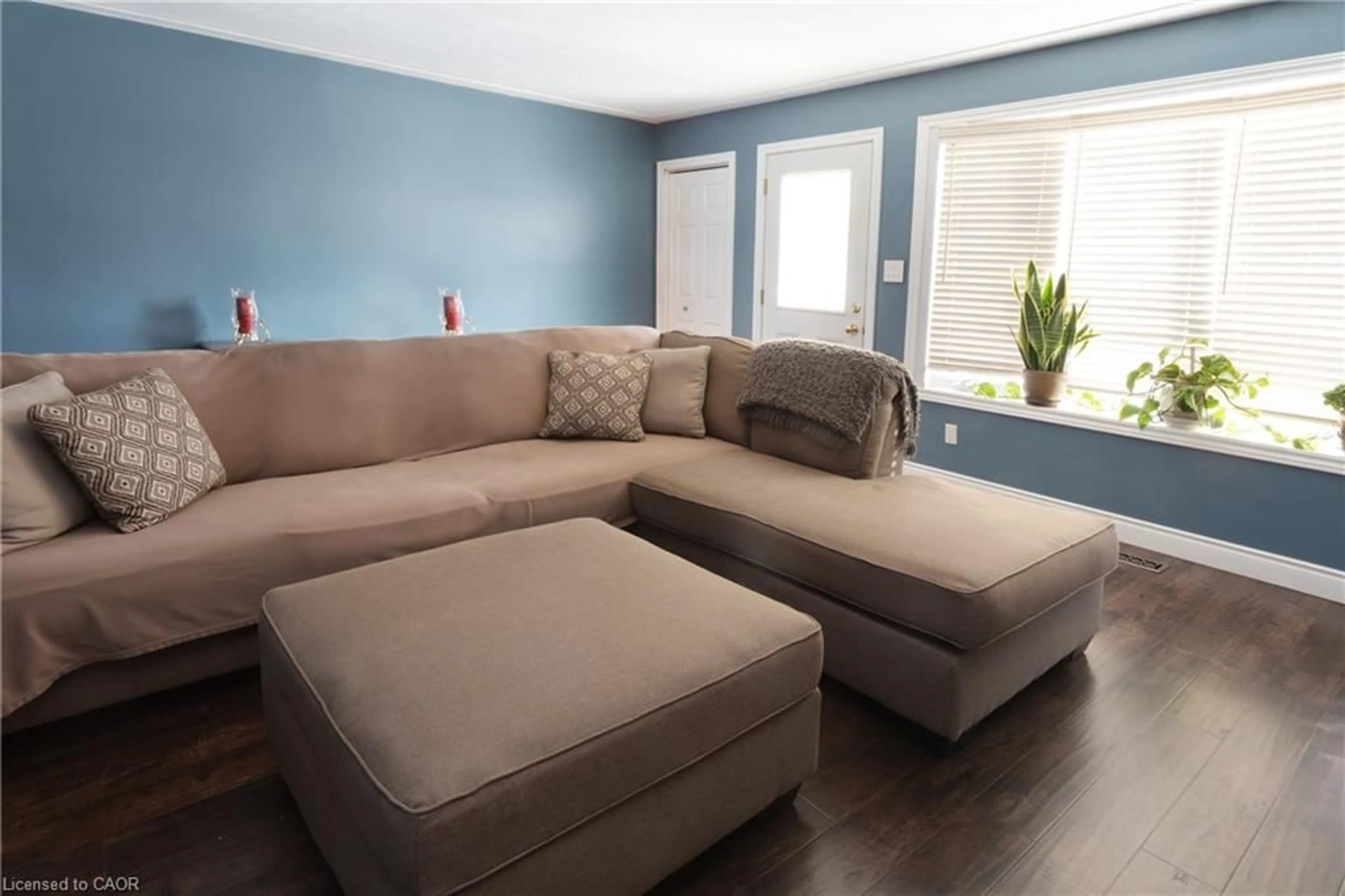 Living room with furniture, unknown for 22 Shea Cres, Kitchener Ontario N2E 1E8