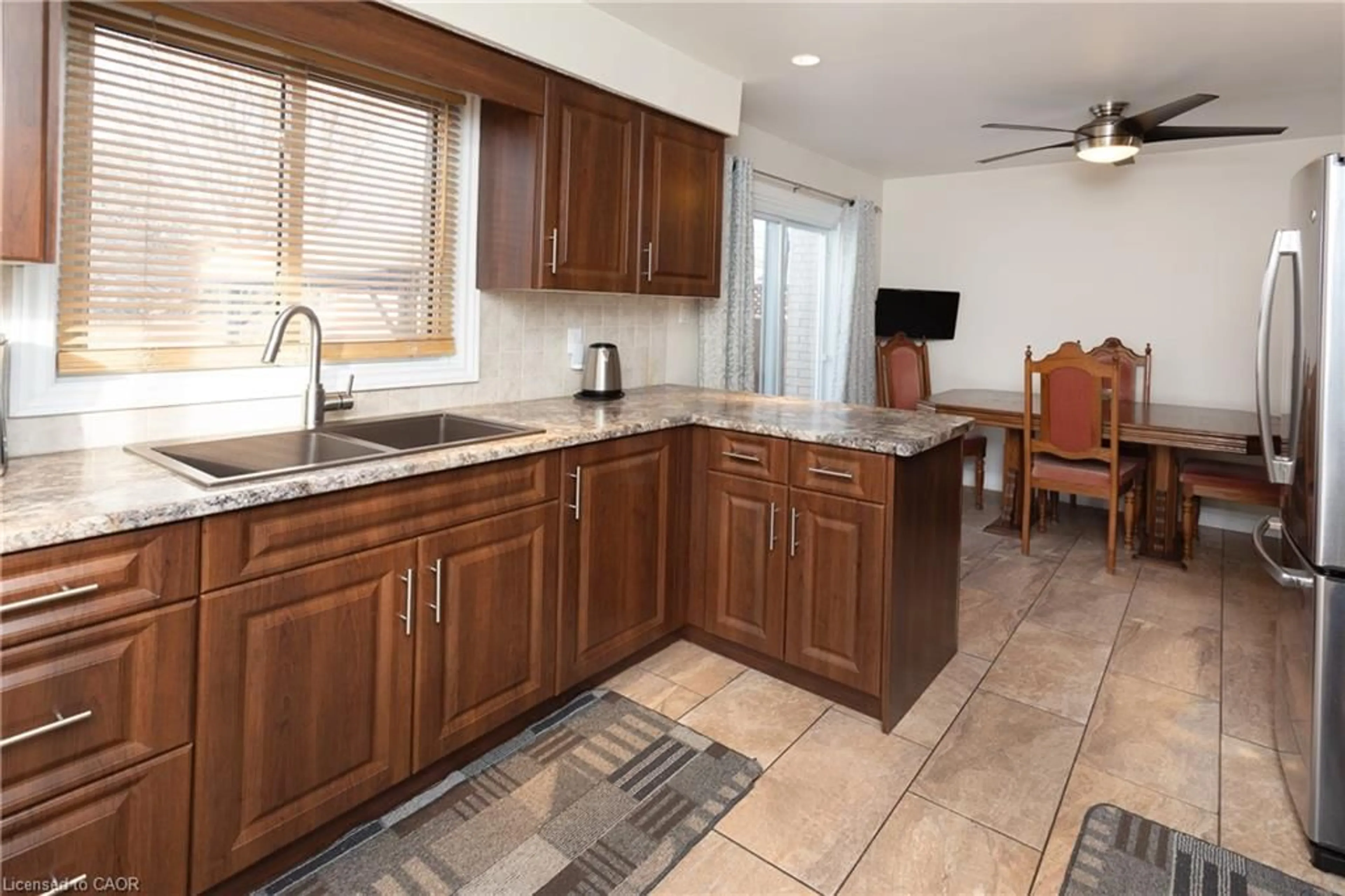 Standard kitchen, ceramic/tile floor for 22 Shea Cres, Kitchener Ontario N2E 1E8