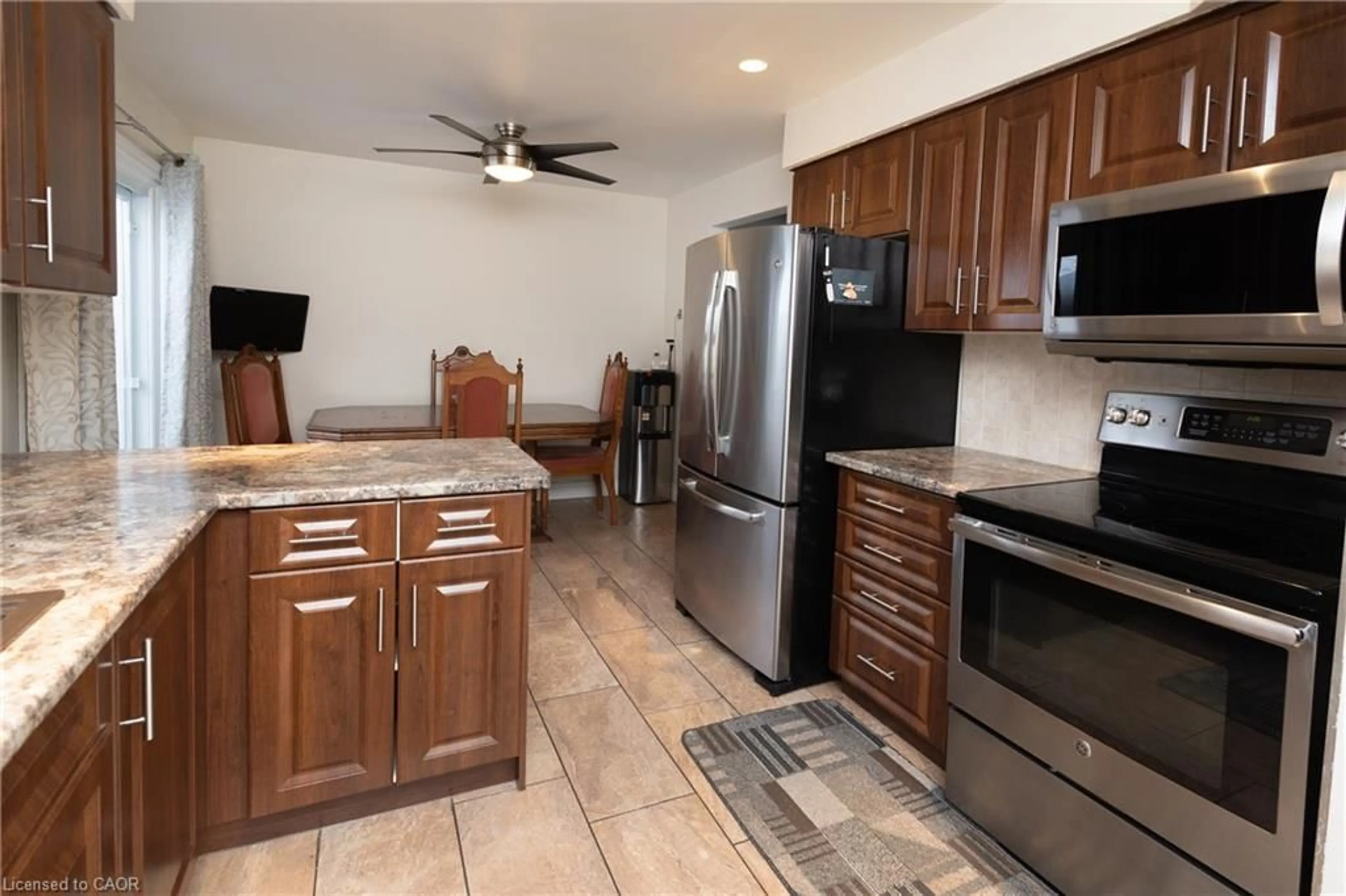 Standard kitchen, ceramic/tile floor for 22 Shea Cres, Kitchener Ontario N2E 1E8