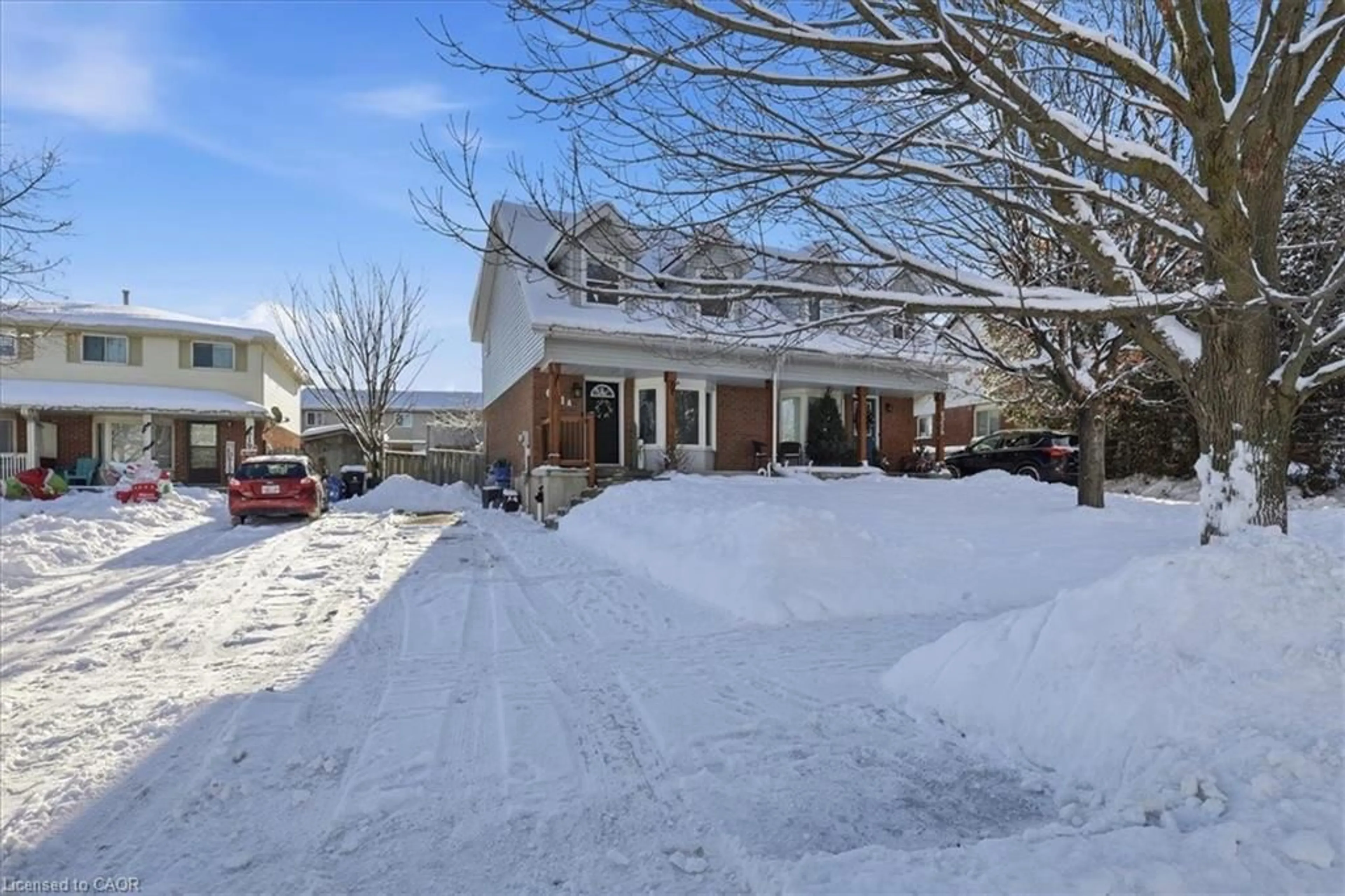 A pic from outside/outdoor area/front of a property/back of a property/a pic from drone, mountain view for 621 Pinerow Cres #A, Waterloo Ontario N2T 2K8