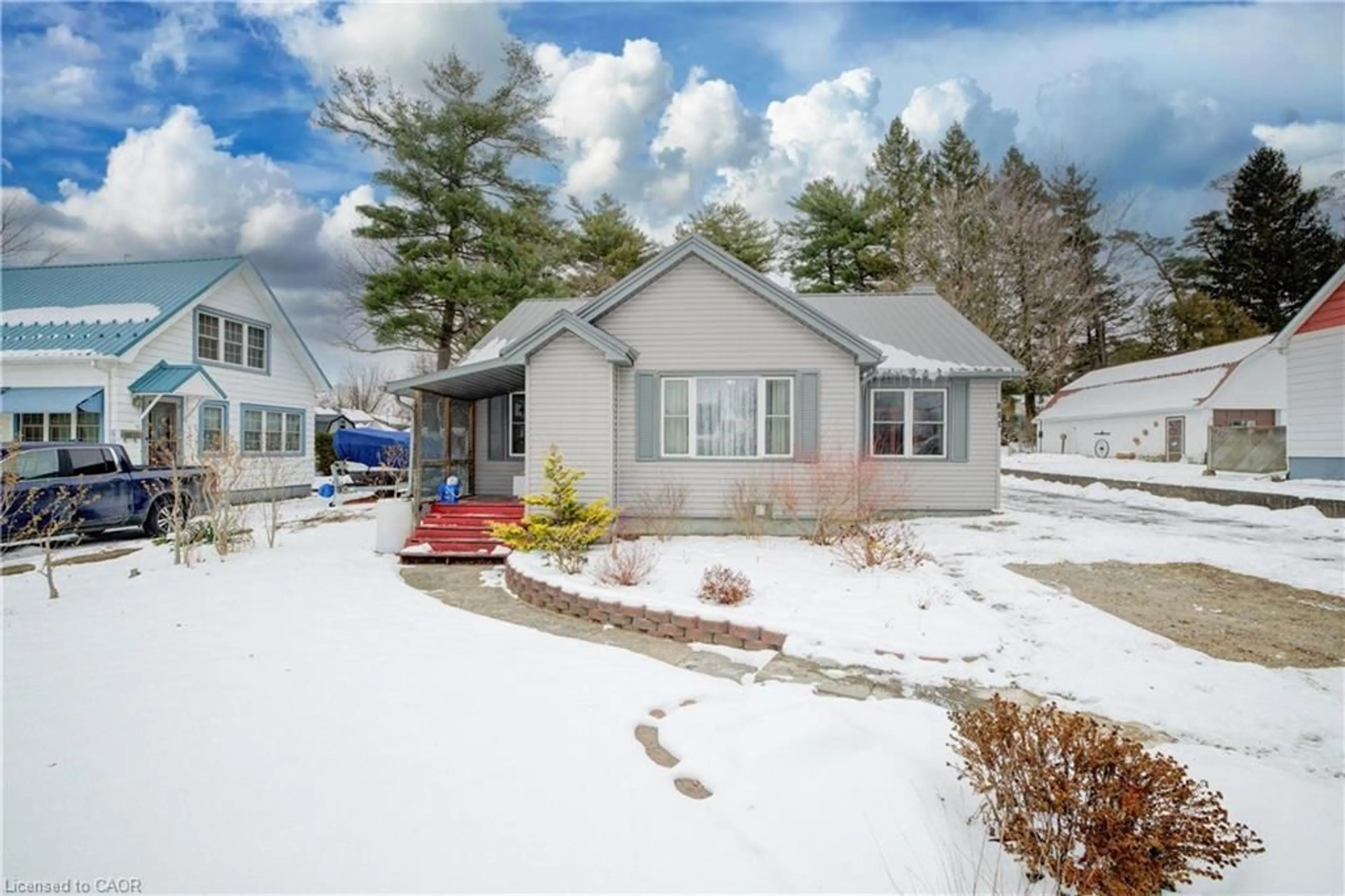 Unknown for 611 James St, Delhi Ontario N4B 2C6