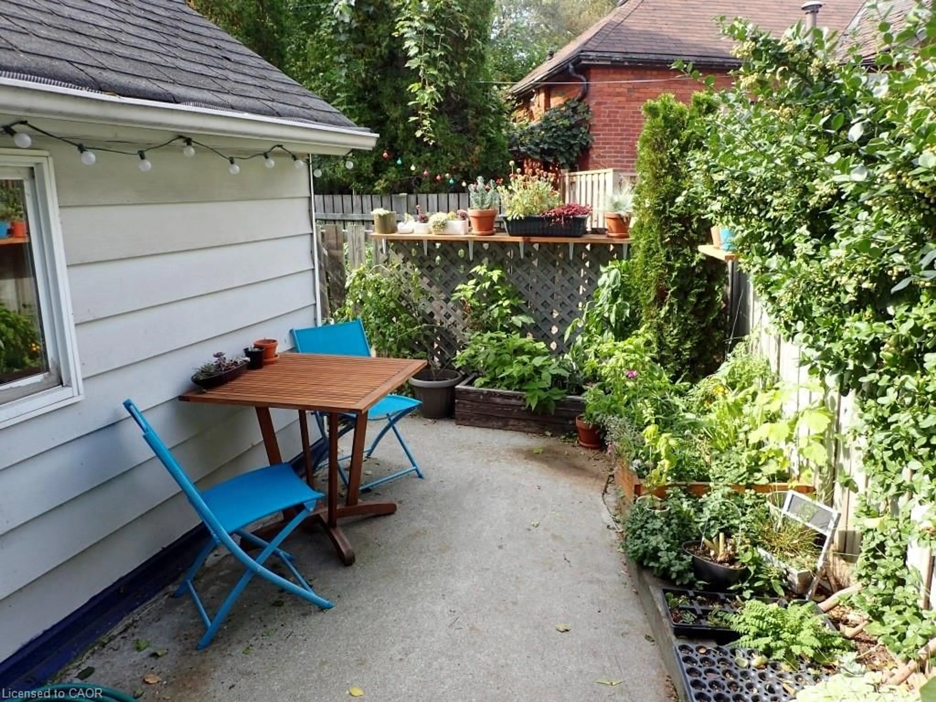 Patio, street for 465 Macnab St, Hamilton Ontario L8L 1L6