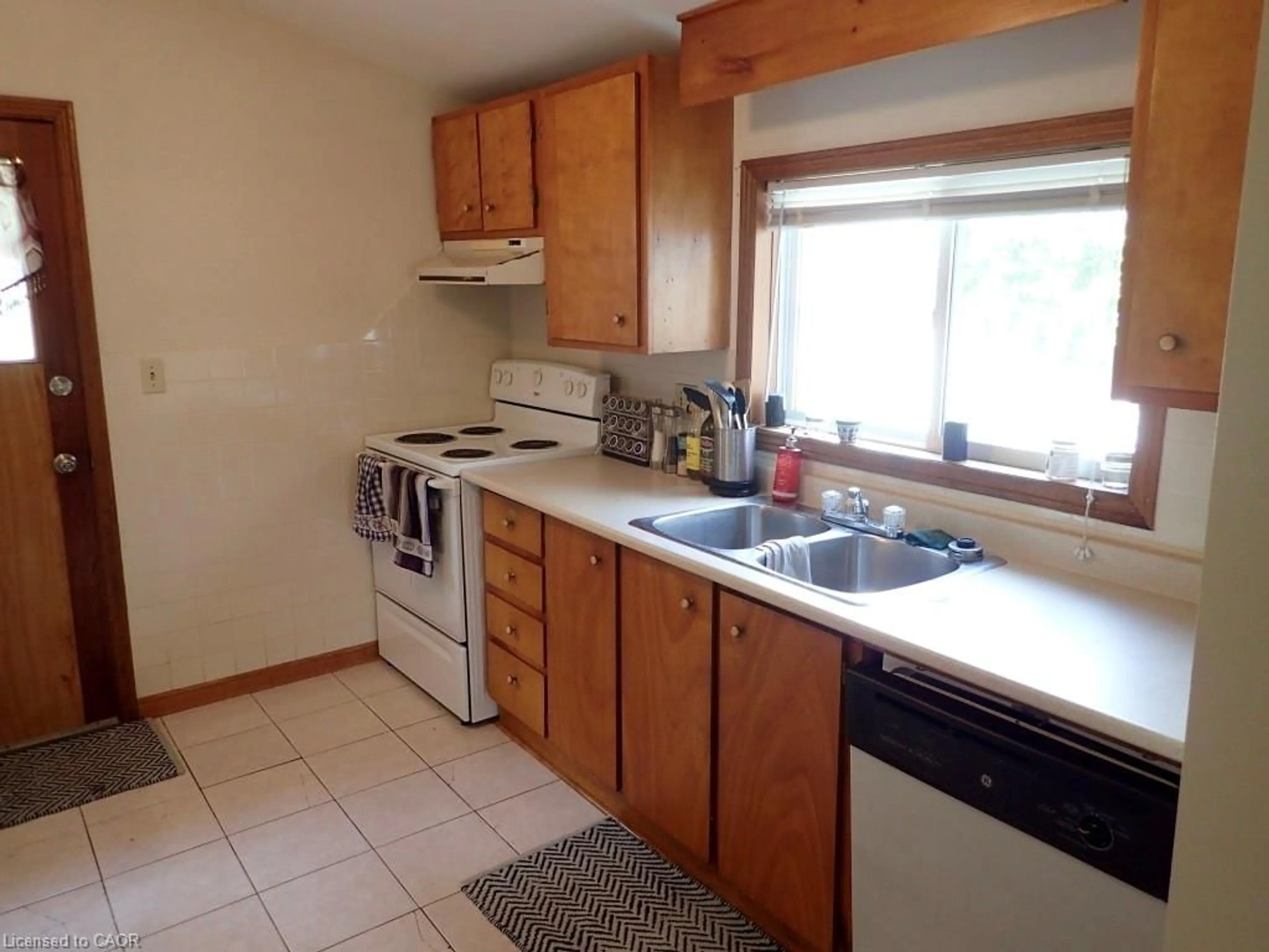Standard kitchen, unknown for 465 Macnab St, Hamilton Ontario L8L 1L6