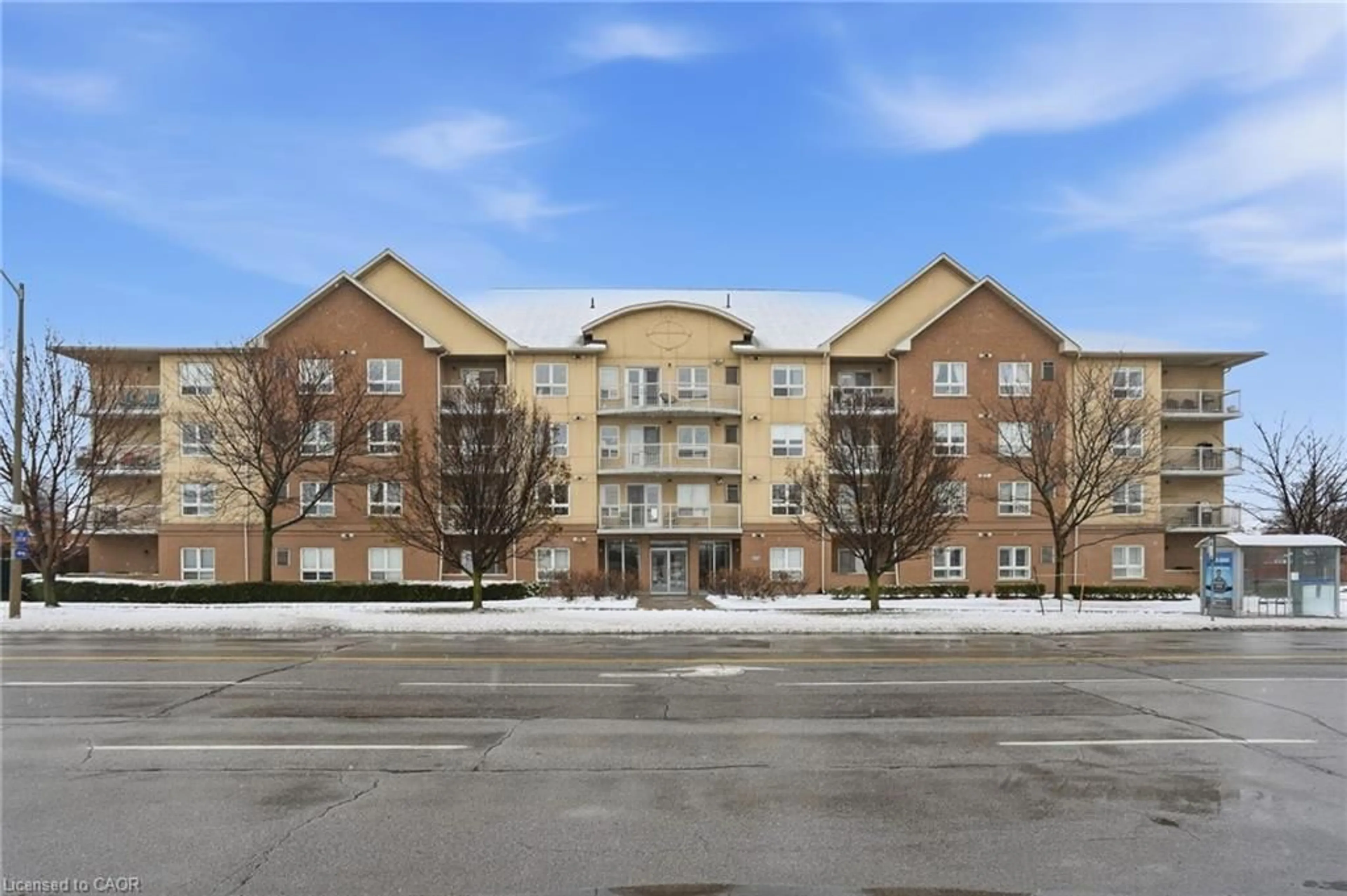Patio, building for 4450 Fairview St #405, Burlington Ontario L7L 7K7