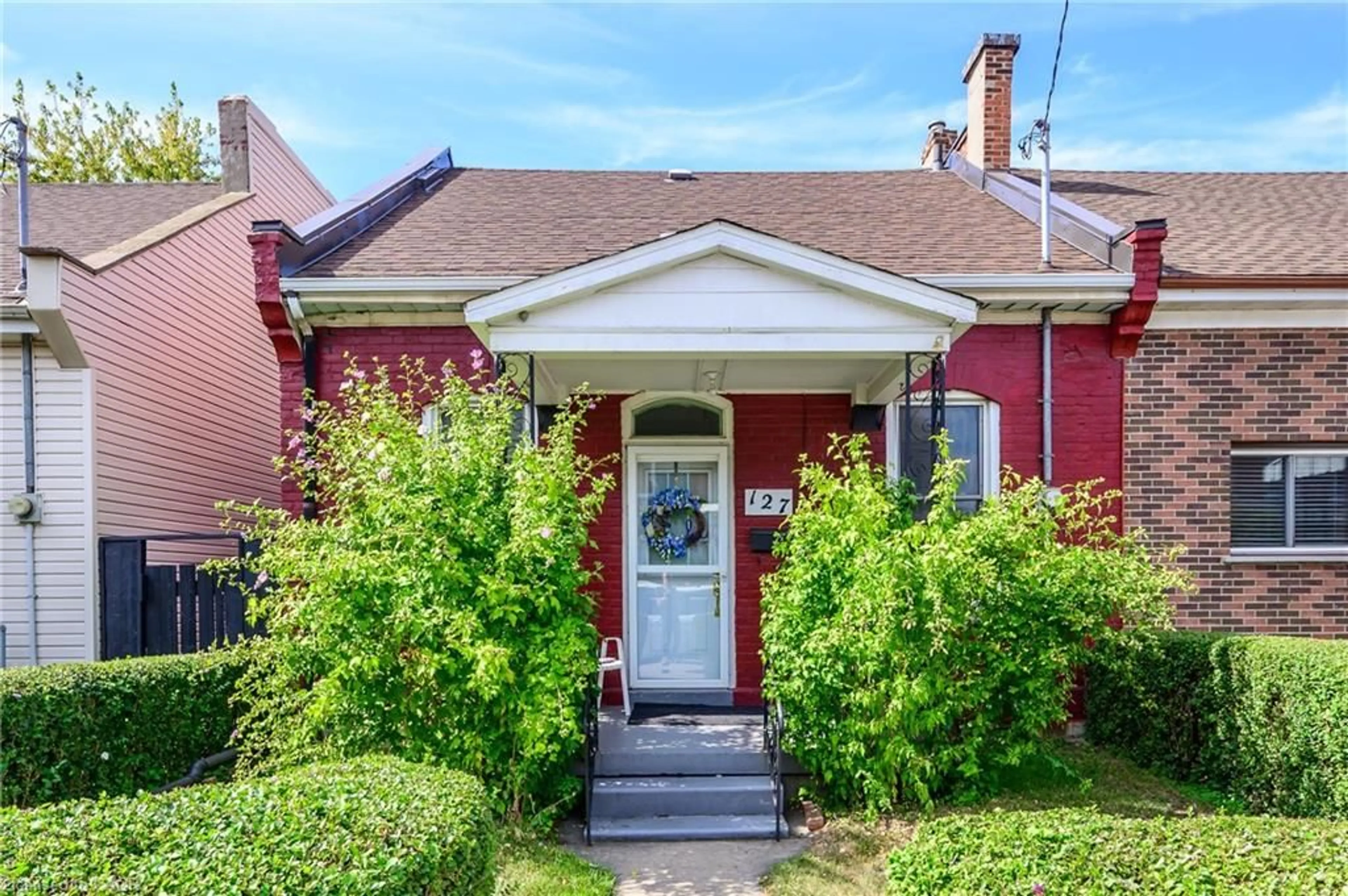 Home with brick exterior material, street for 127 East Ave, Hamilton Ontario L8L 5H6