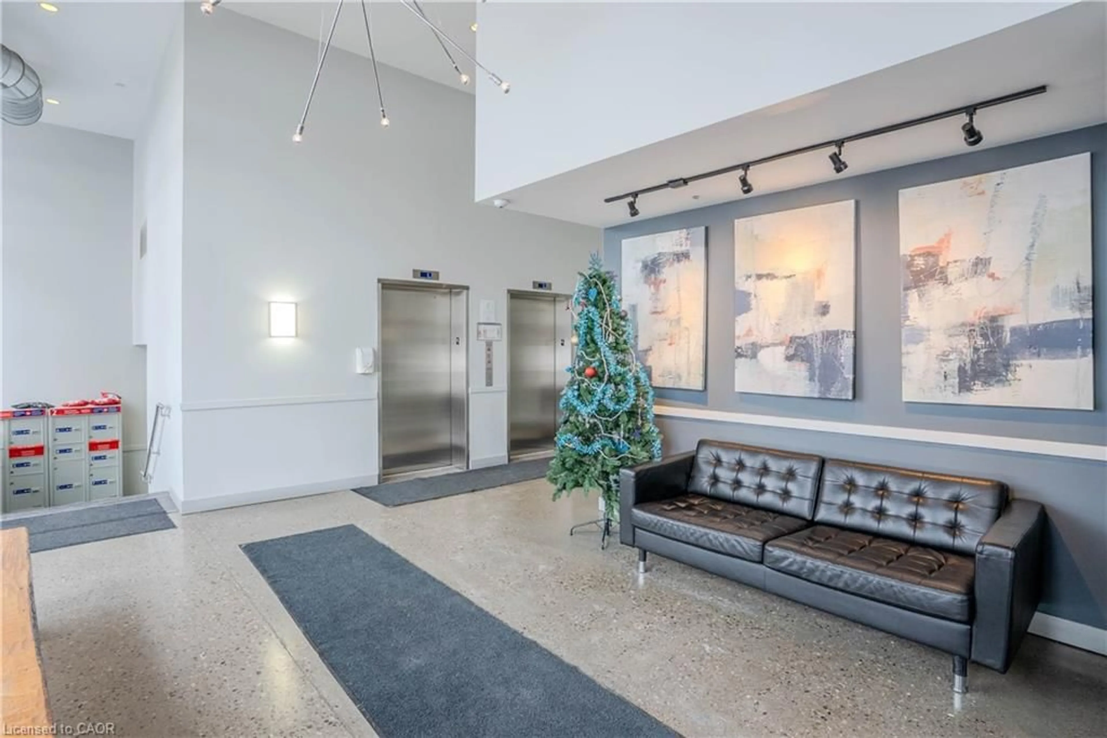 Indoor foyer for 1 Victoria St #806, Kitchener Ontario N2G 1G1