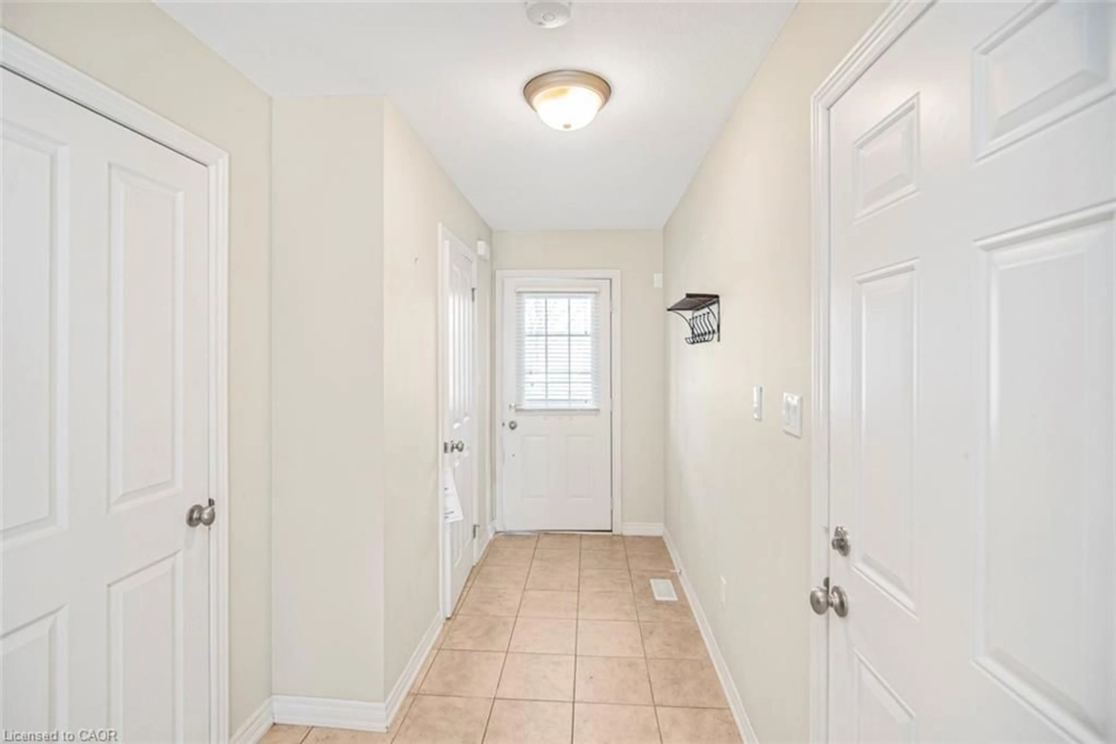 Indoor entryway for 222 Fall Fair Way #23, Binbrook Ontario L0R 1C0