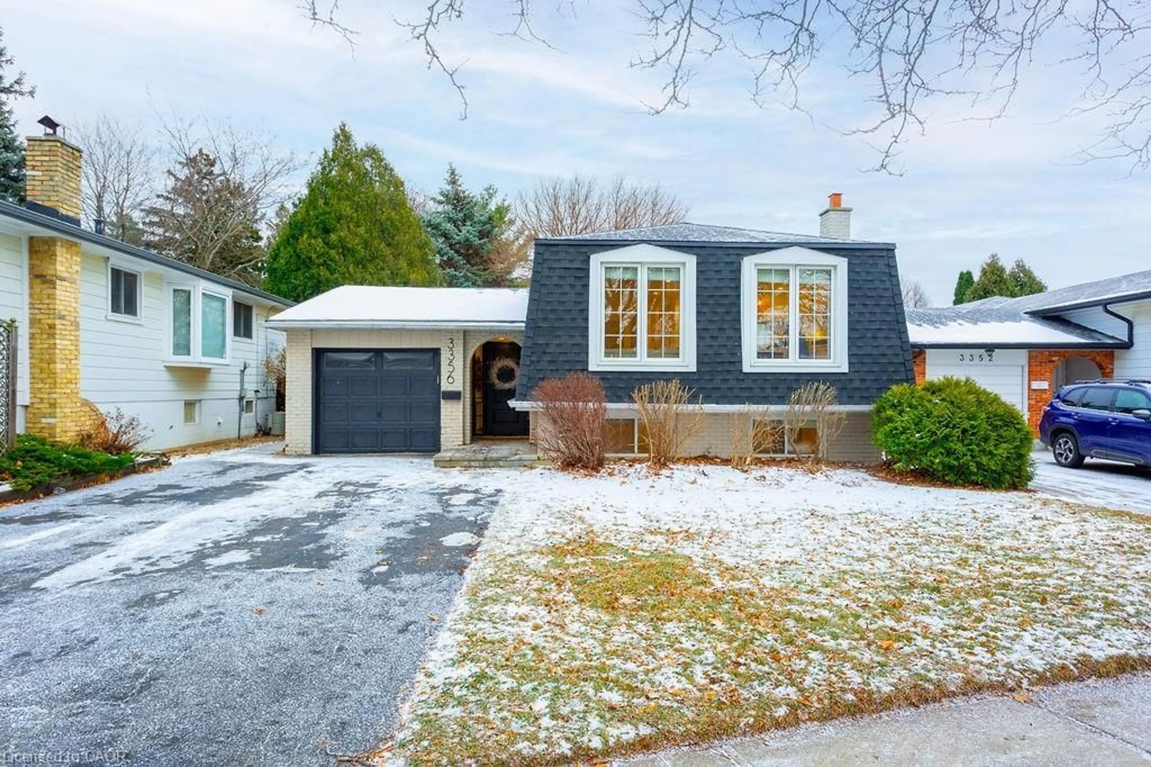 Home with vinyl exterior material, street for 3356 Rexway Dr, Burlington Ontario L7N 2L1