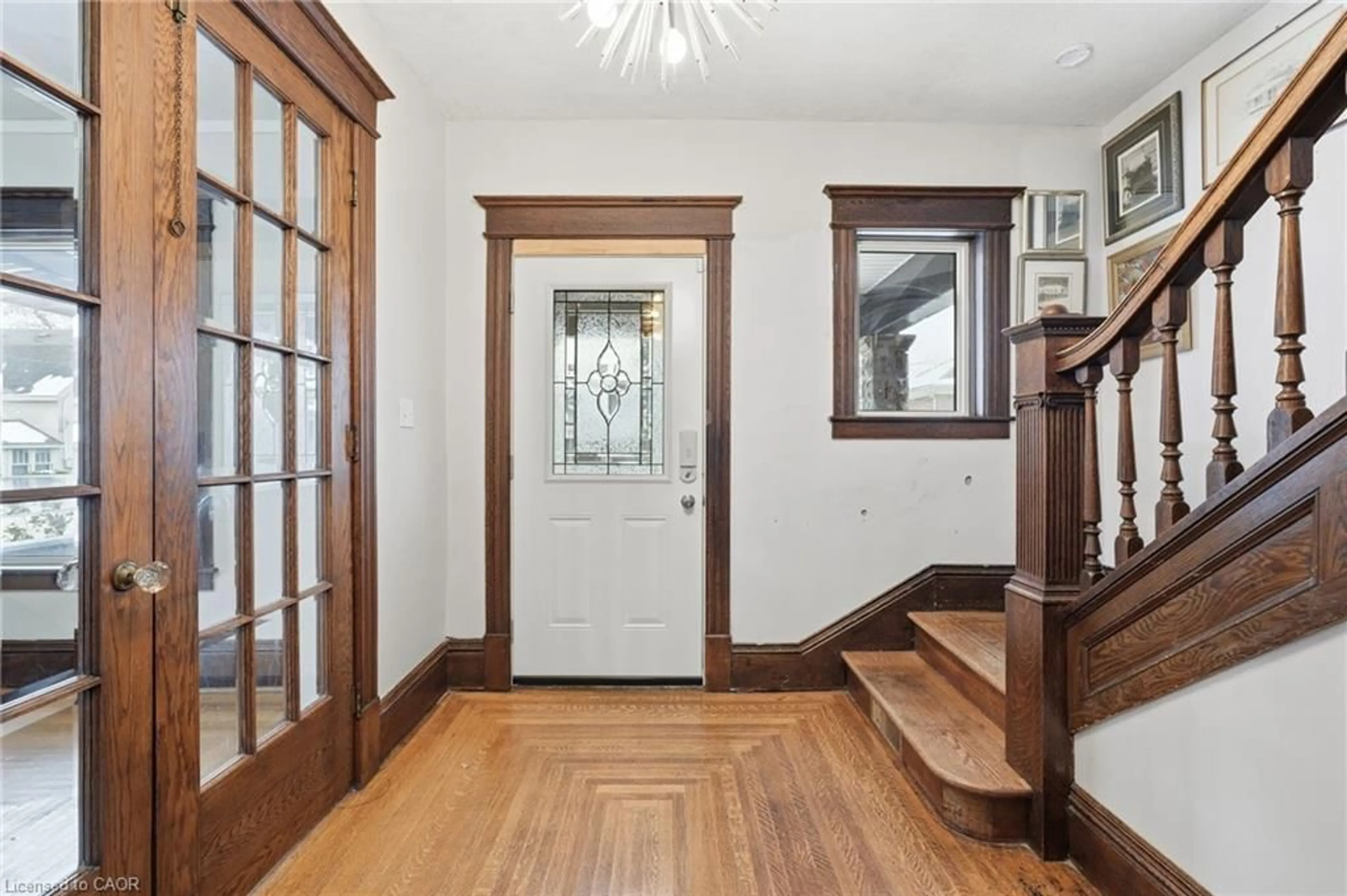 Indoor foyer for 39 Stanley St, Simcoe Ontario N3Y 1M3