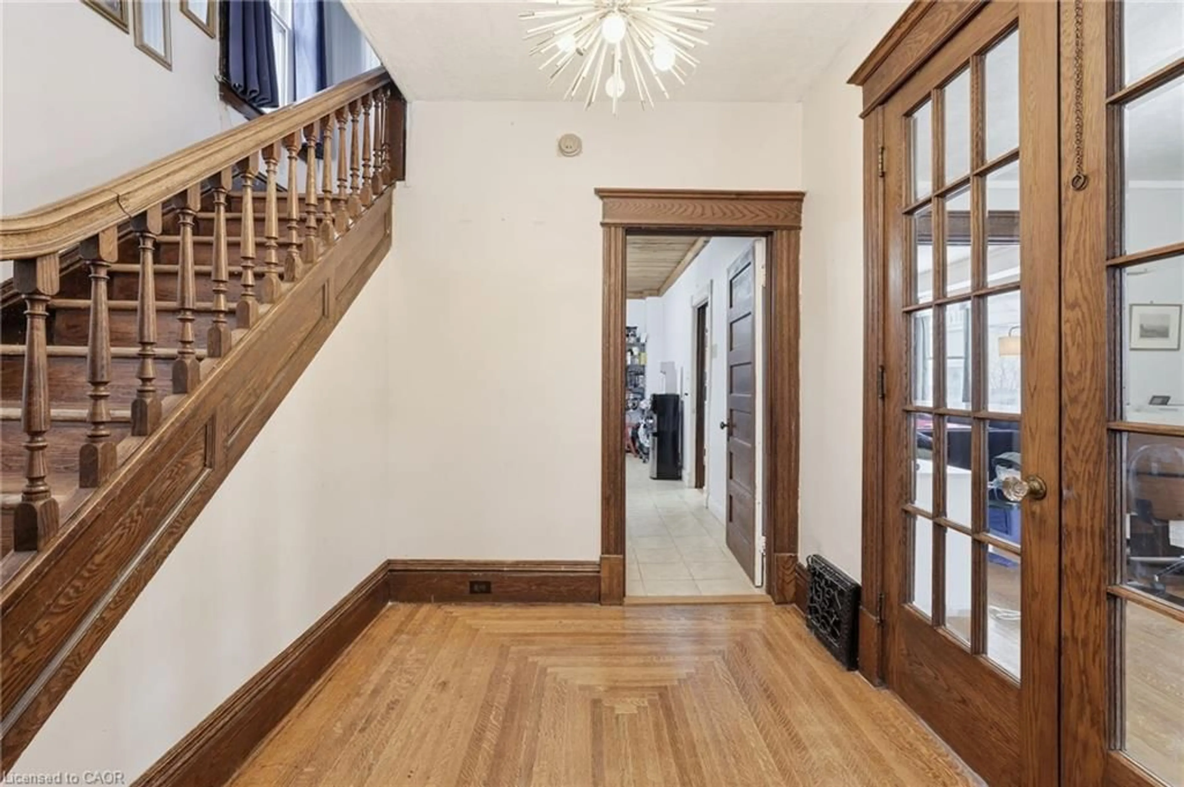 Indoor foyer for 39 Stanley St, Simcoe Ontario N3Y 1M3