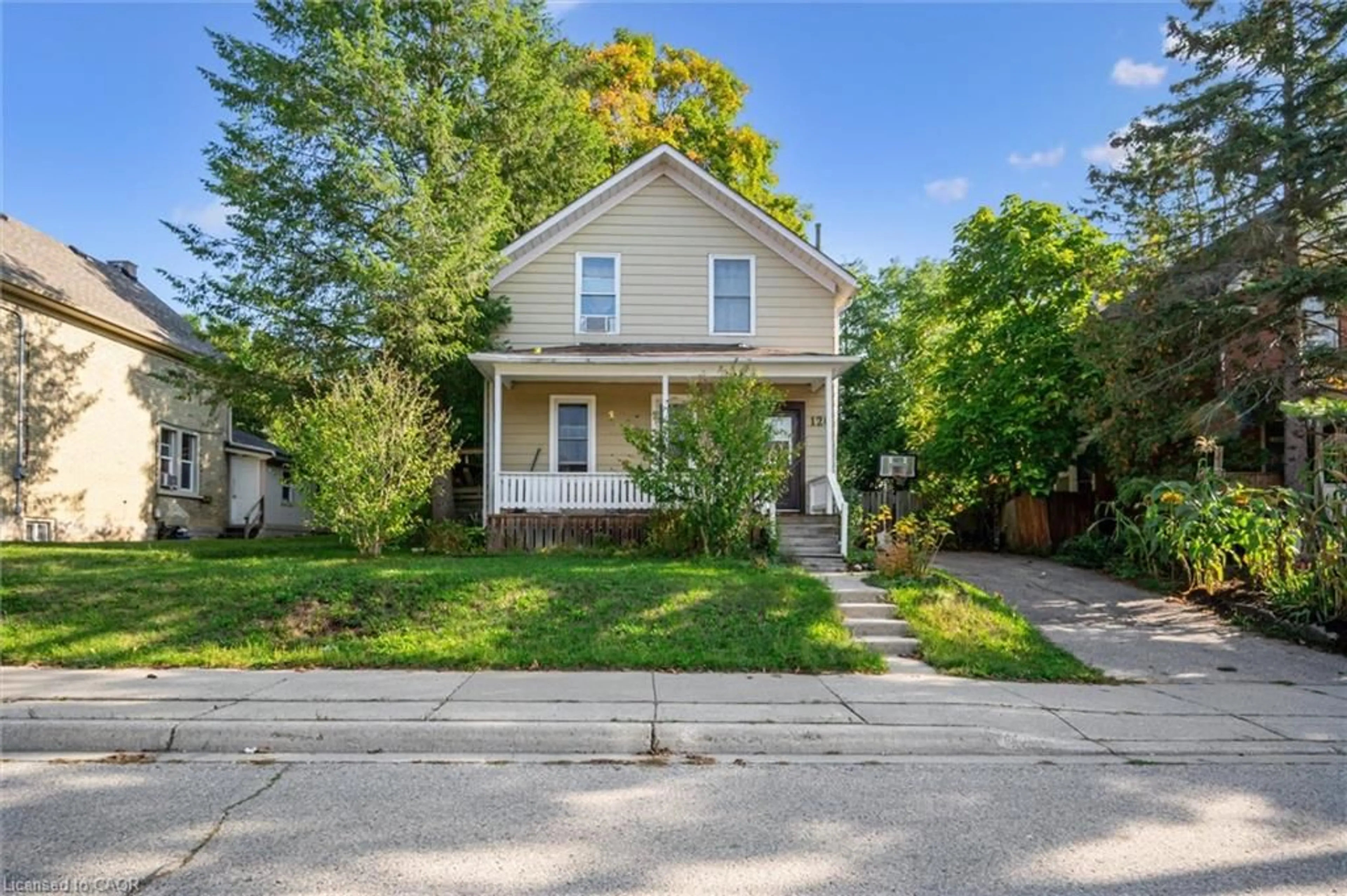 Home with vinyl exterior material, street for 126 Waterloo St, Kitchener Ontario N2H 3V6