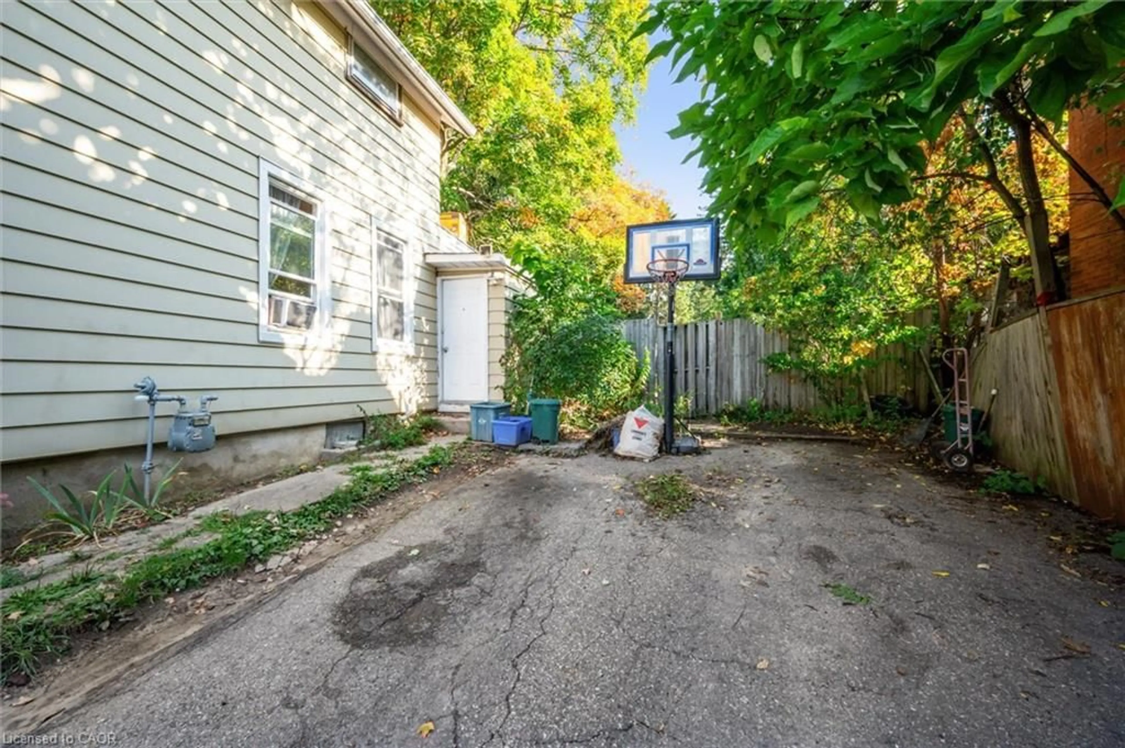 Patio, street for 126 Waterloo St, Kitchener Ontario N2H 3V6