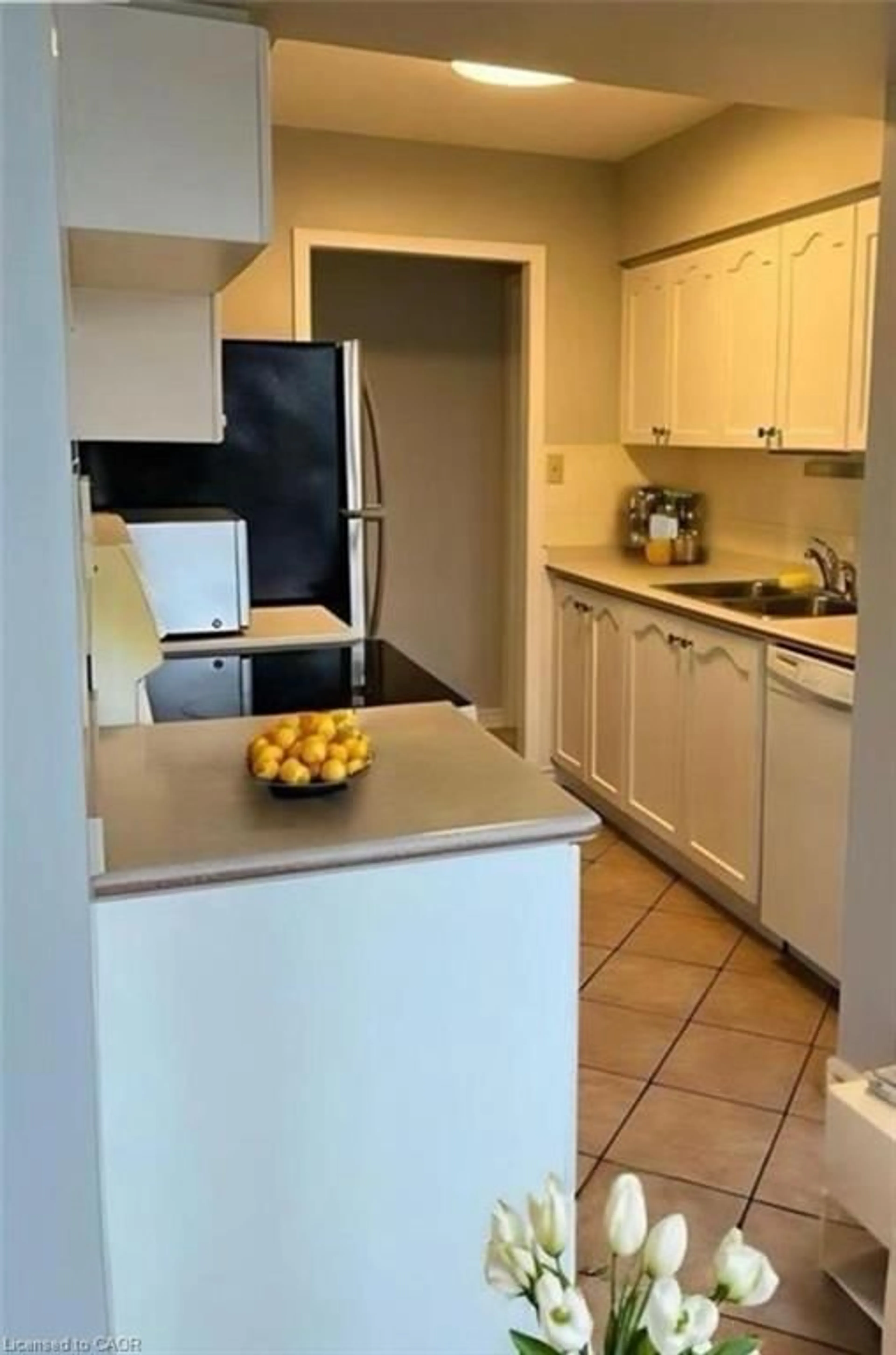 Standard kitchen, ceramic/tile floor for 200 Limeridge Rd #306, Hamilton Ontario L9C 7M7