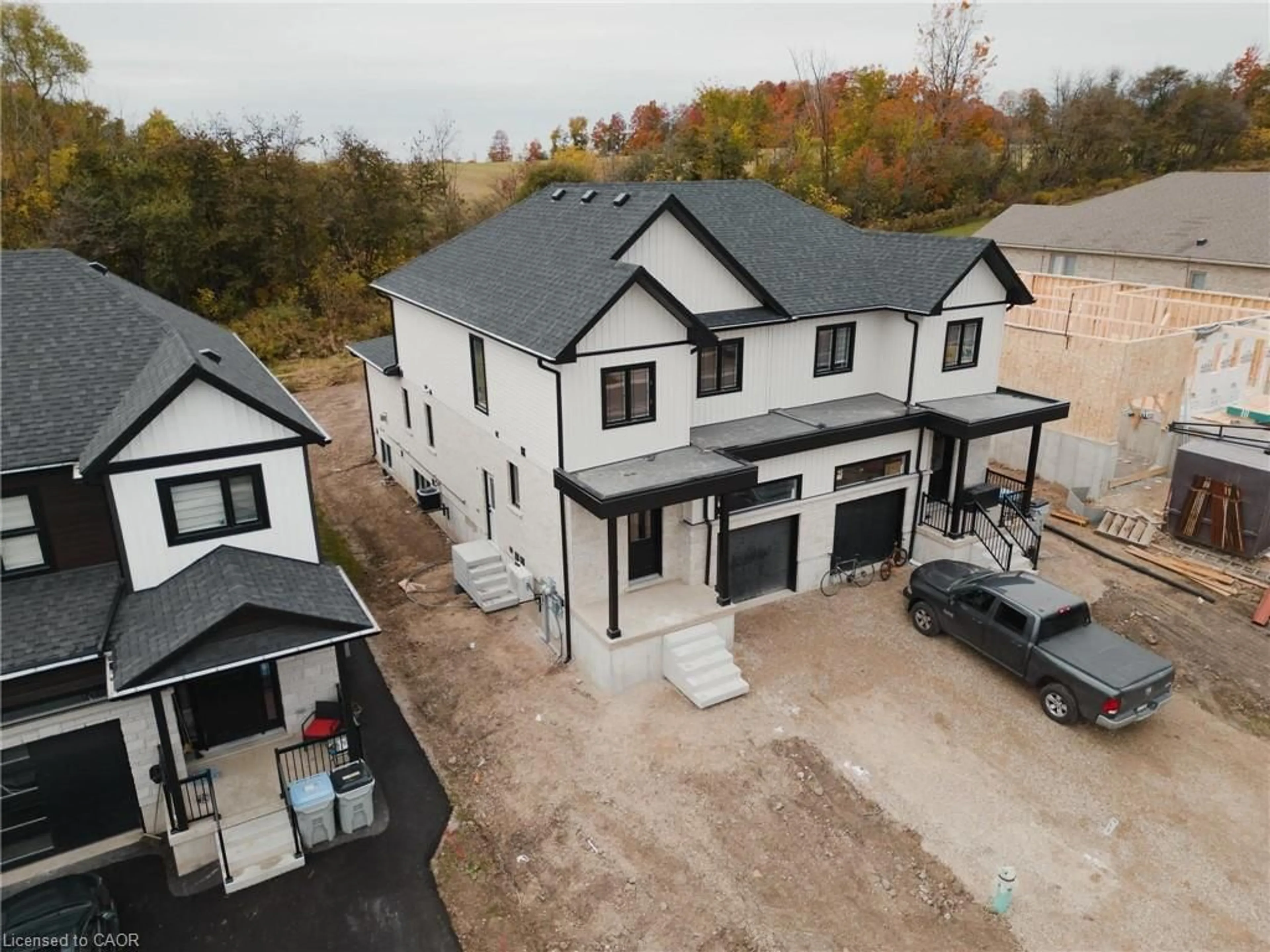 A pic from outside/outdoor area/front of a property/back of a property/a pic from drone, unknown for 133 Pugh St, Milverton Ontario N0K 1M0