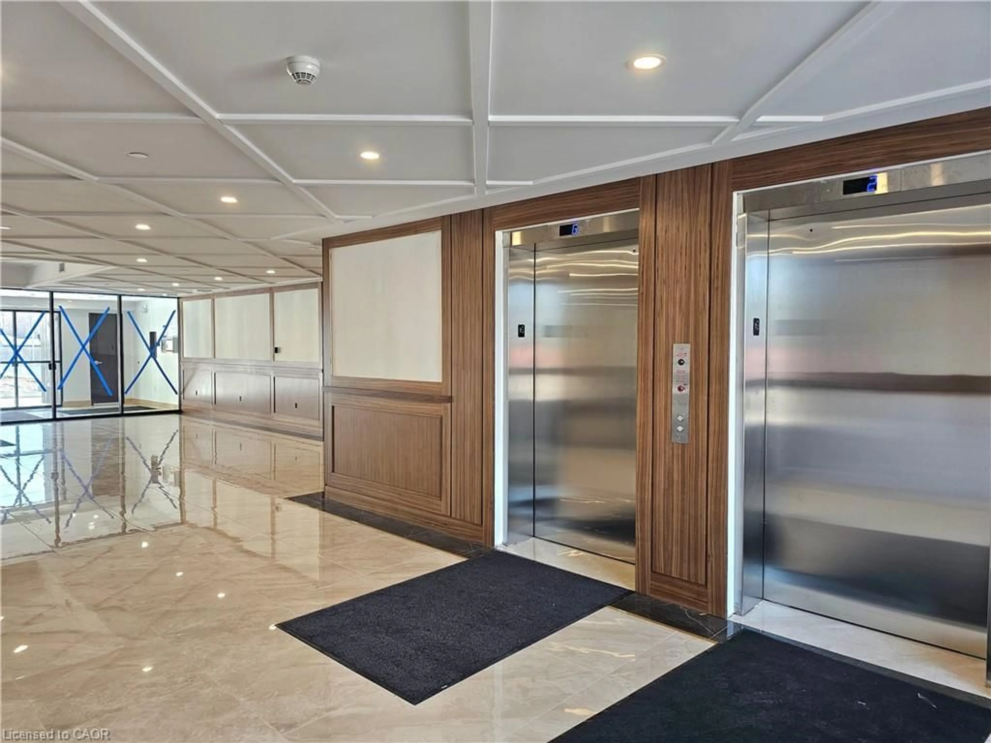 Indoor foyer for 7549A Kalar Rd #214, Niagara Falls Ontario L2H 3W6