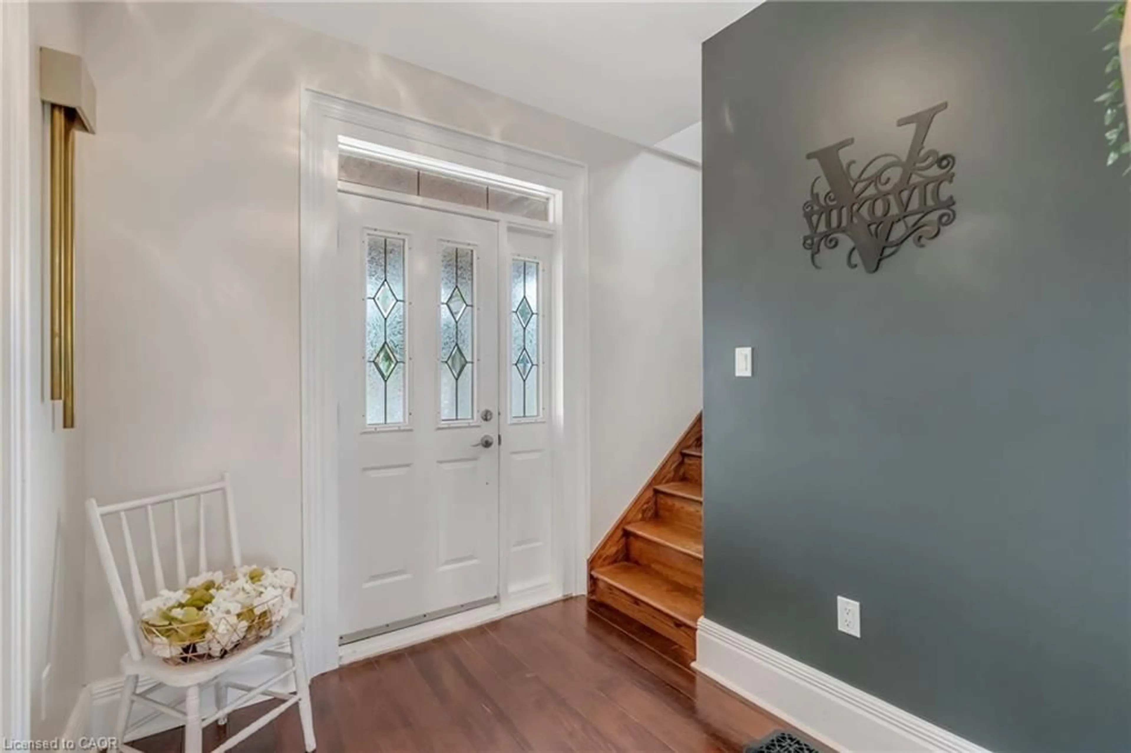 Indoor entryway for 303 Canborough St, Smithville Ontario L0R 2A0