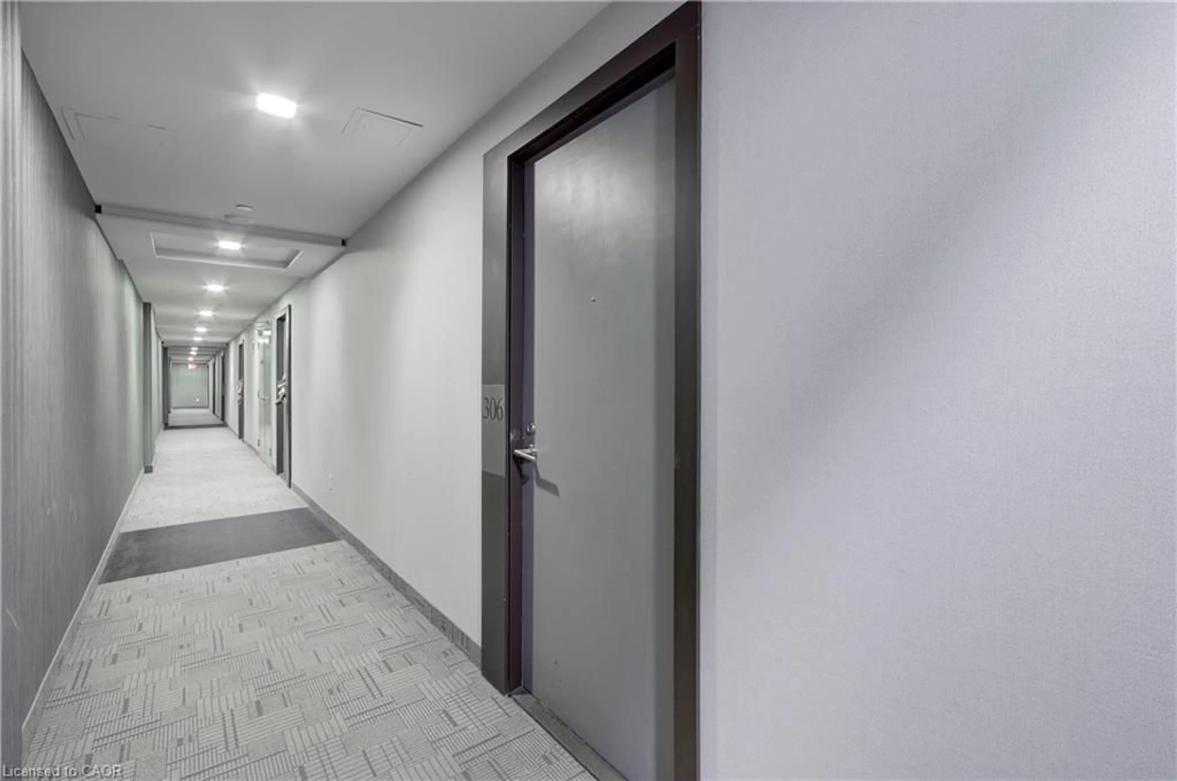 Indoor foyer for 8 Fieldway Rd #306, Etobicoke Ontario M8Z 0C3