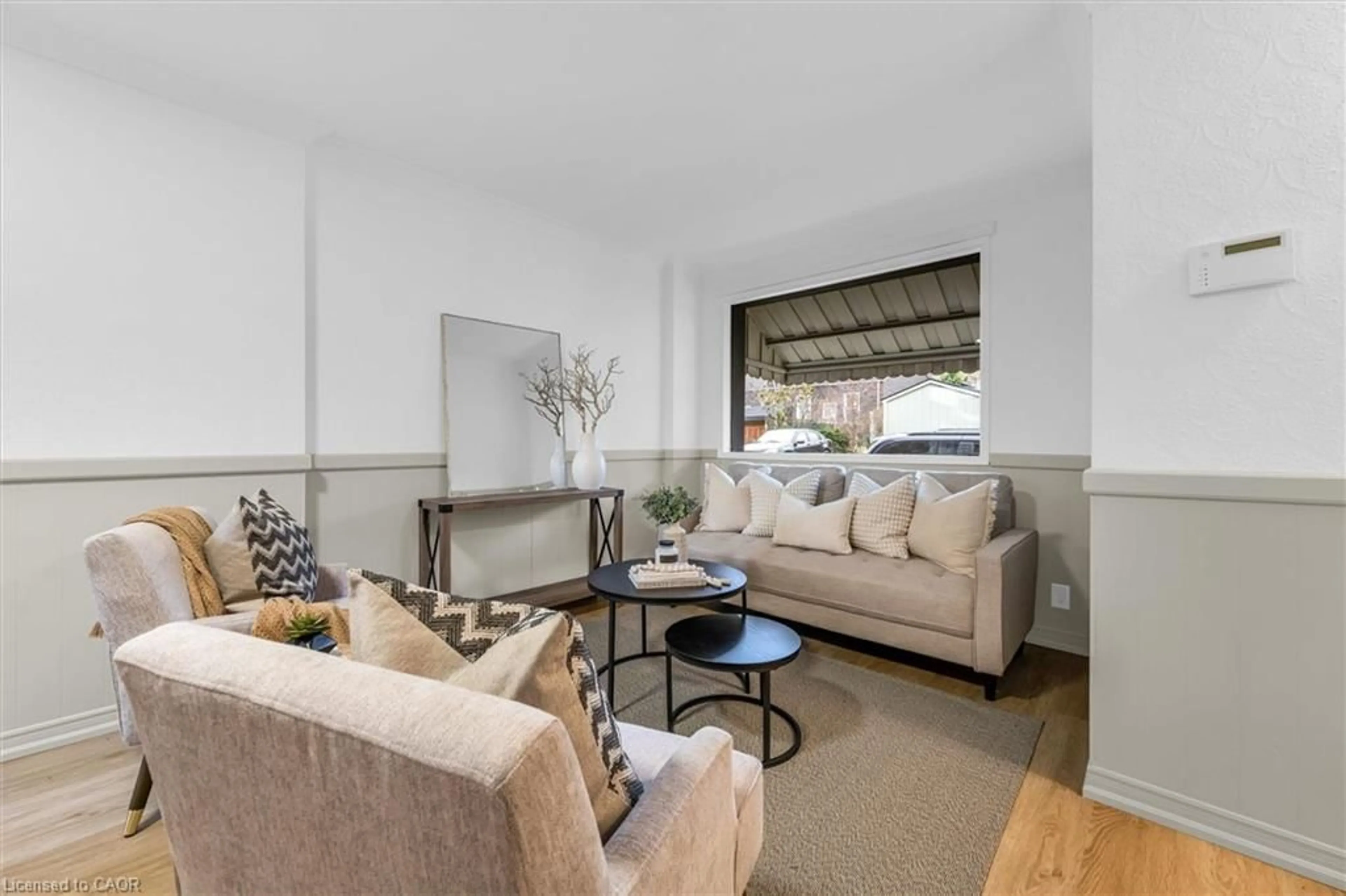 Living room with furniture, unknown for 11 Ford St, Hamilton Ontario L8N 2P4