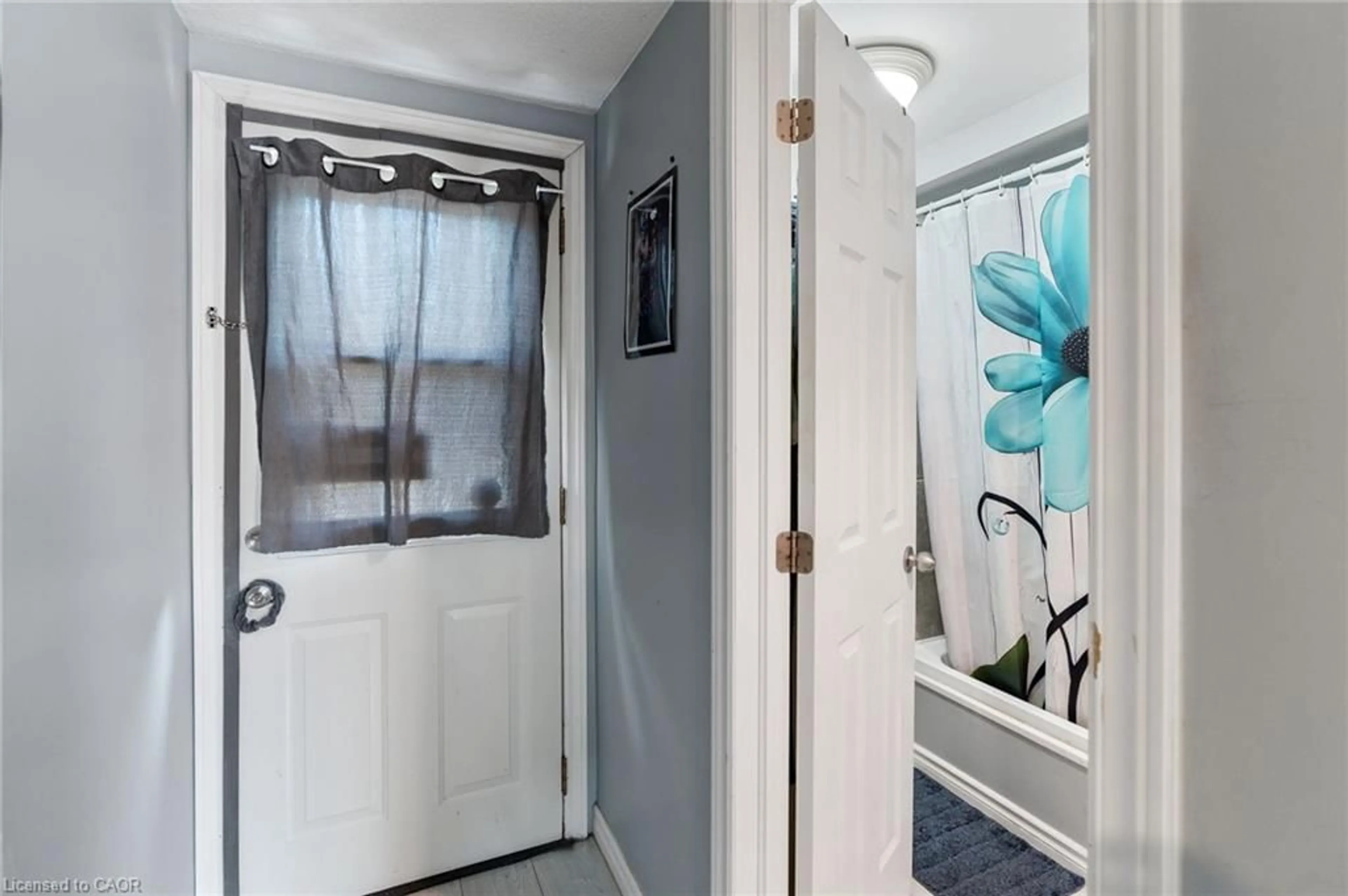 Indoor entryway for 23 Railway St, Hagersville Ontario N0A 1H0