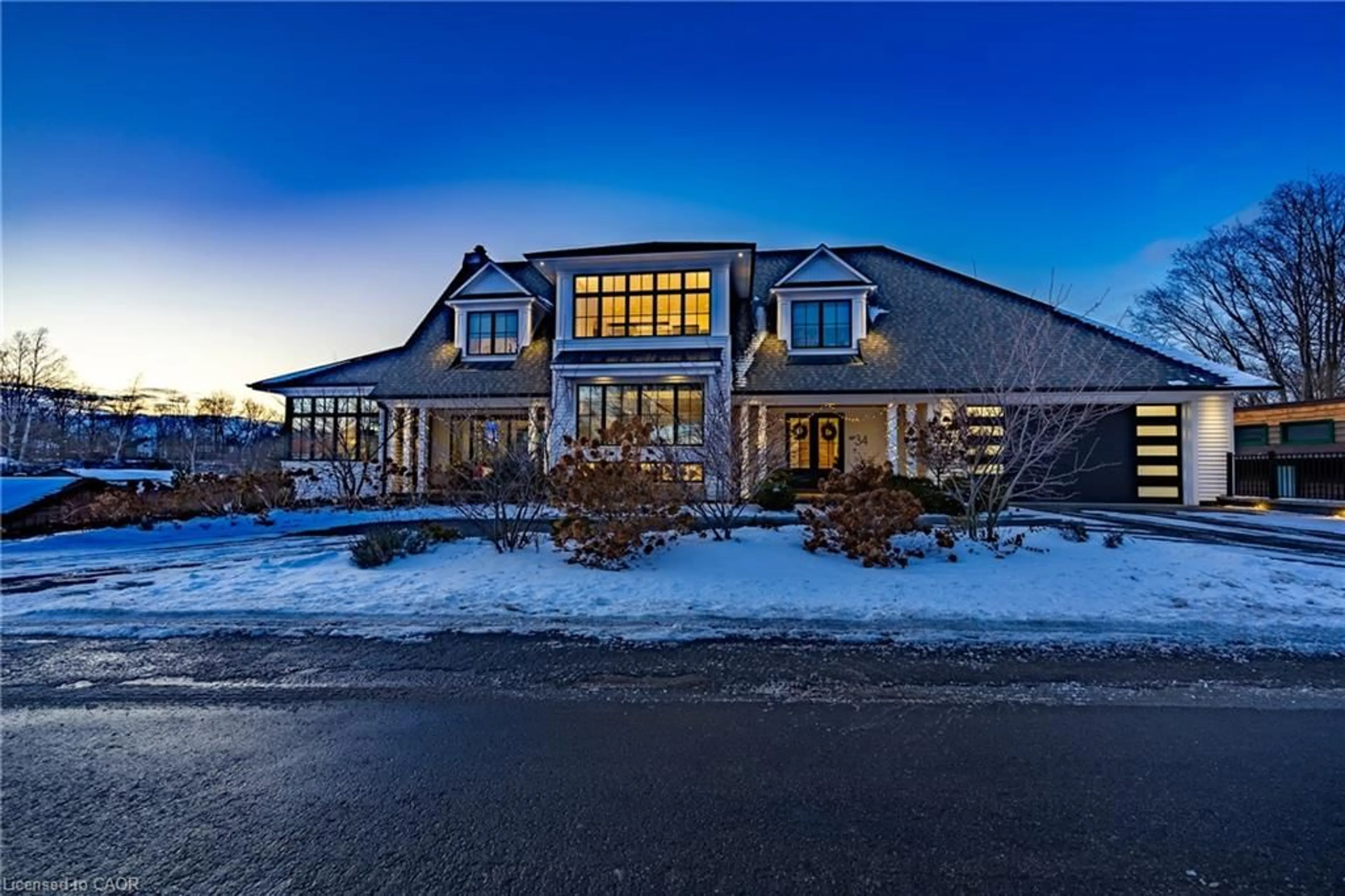 Indoor foyer for 34 Grand St, Port Dover Ontario N0A 1N7