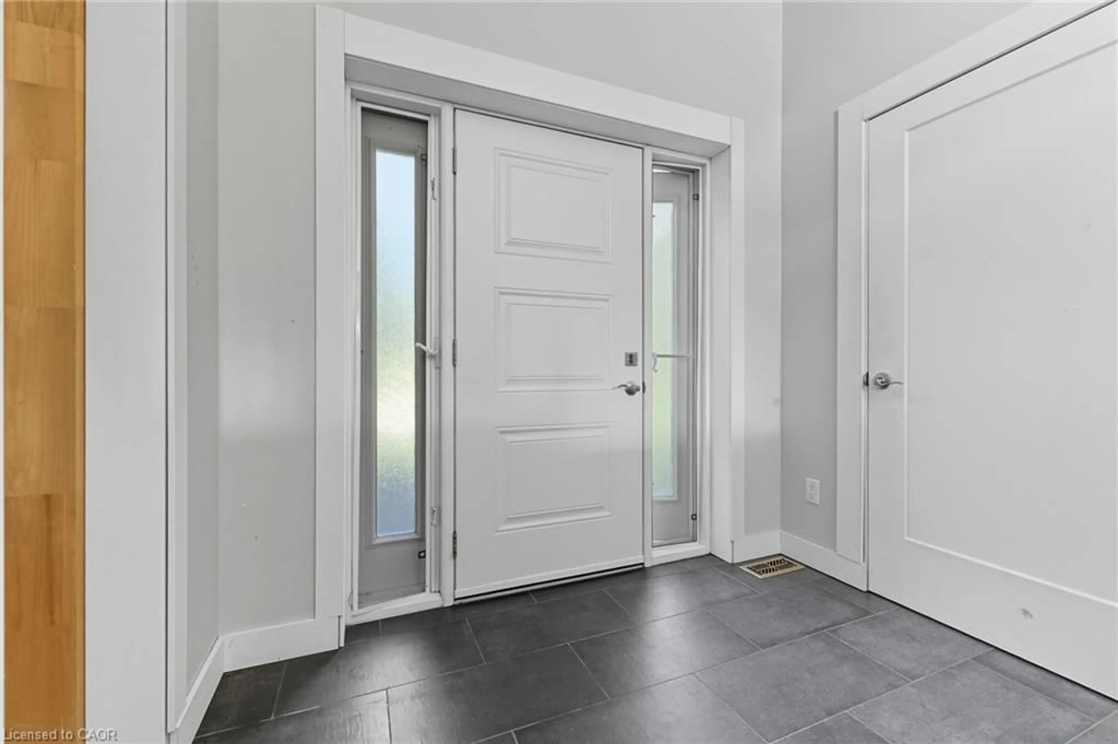 Indoor entryway for 126 Shorties Side Rd, Norfolk County Ontario N4G 4G9