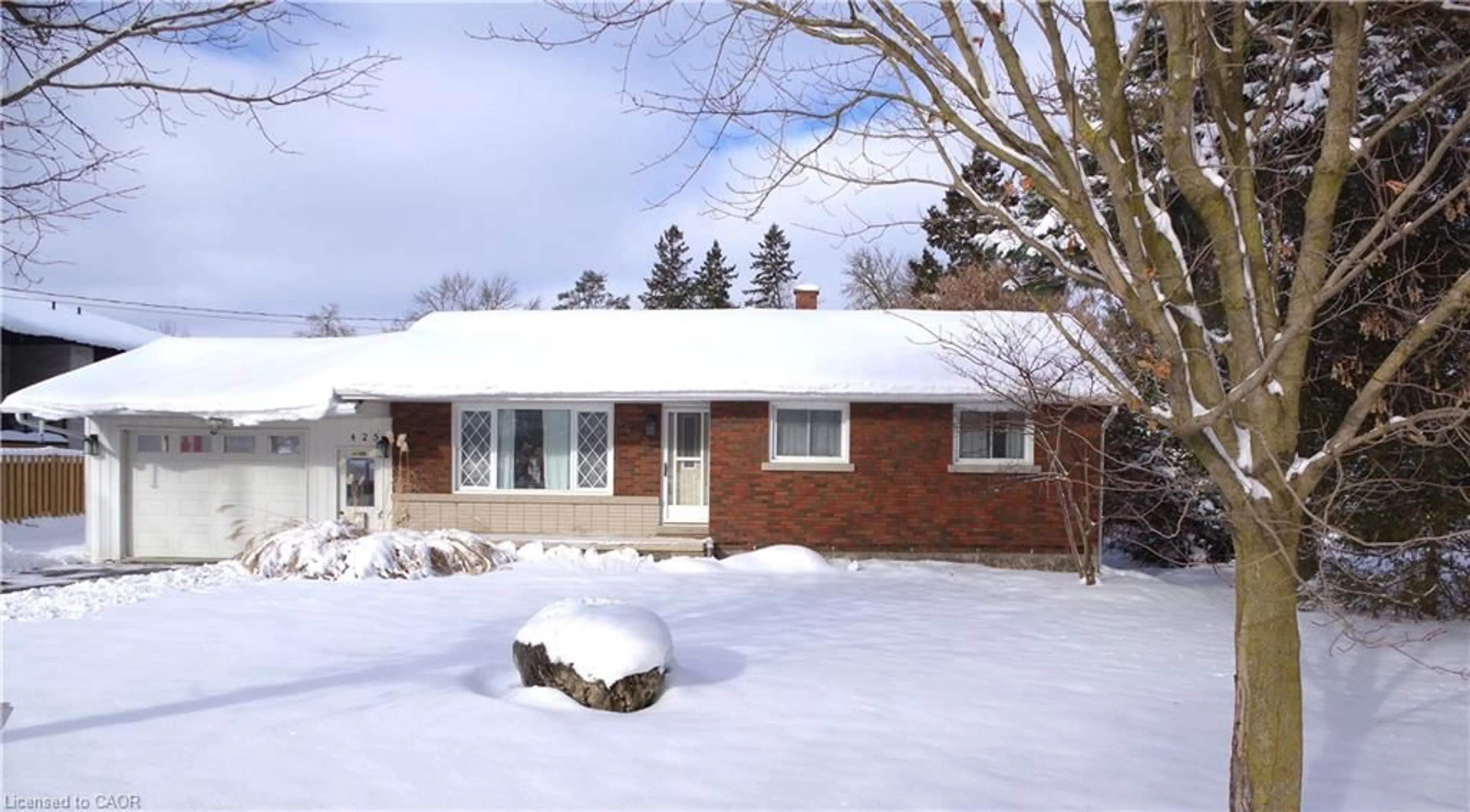 Home with brick exterior material, street for 425 Wellington St, Mount Forest Ontario N0G 2L2