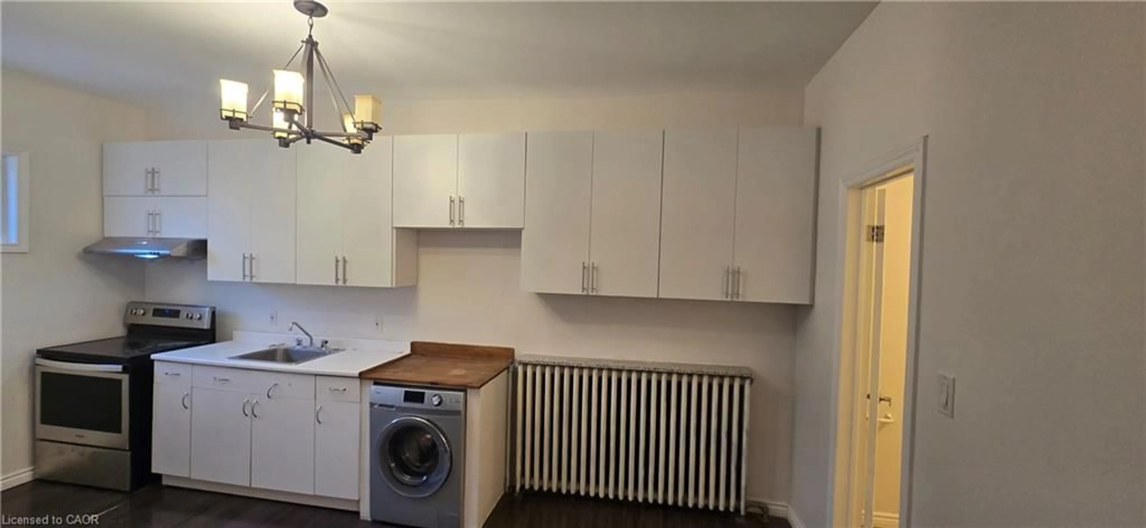 Standard kitchen, wood/laminate floor for 183 Ottawa St, Kitchener Ontario N2G 3T3