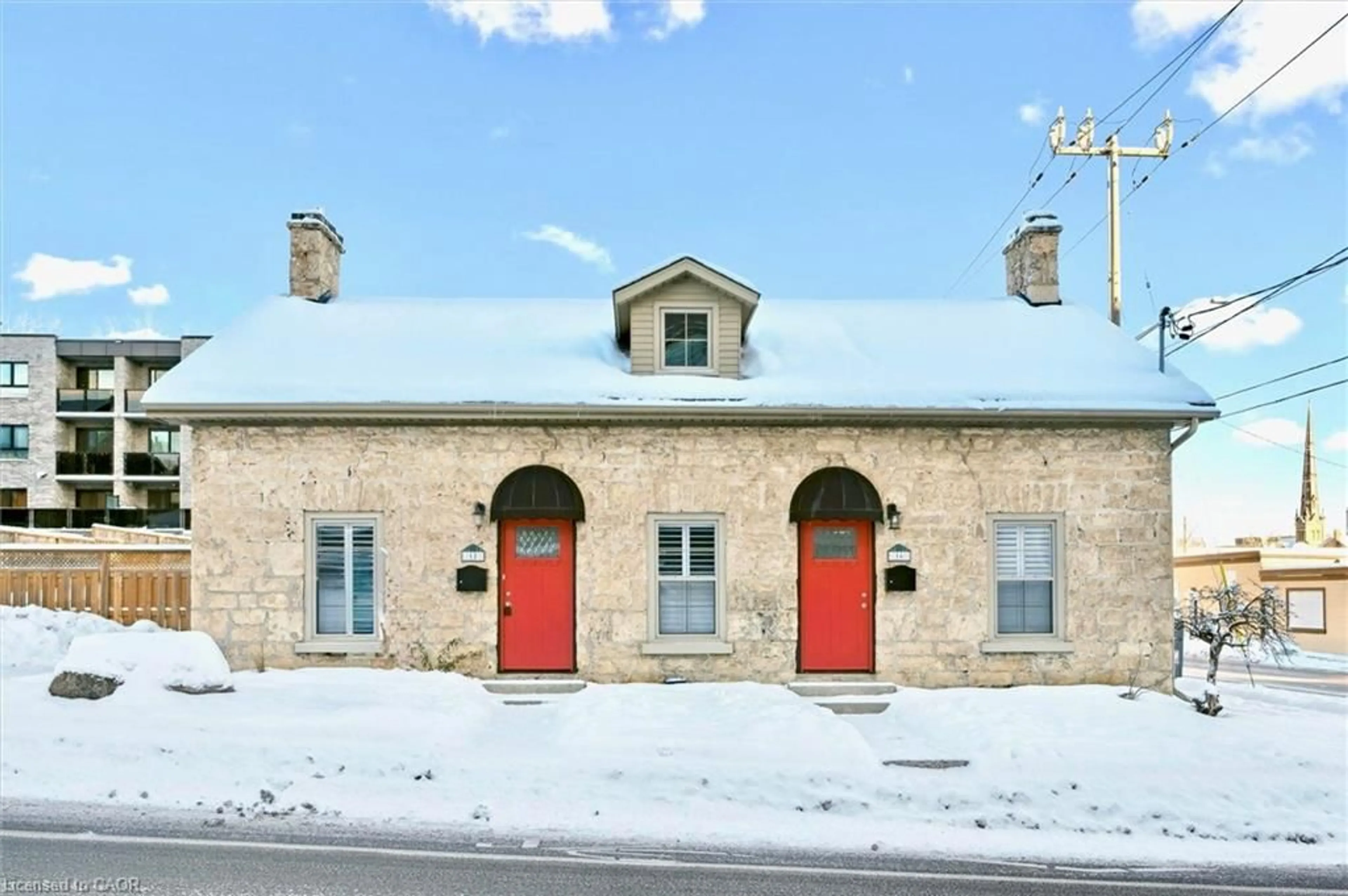 Unknown for 16-18 St Andrews St, Cambridge Ontario N1S 1M4