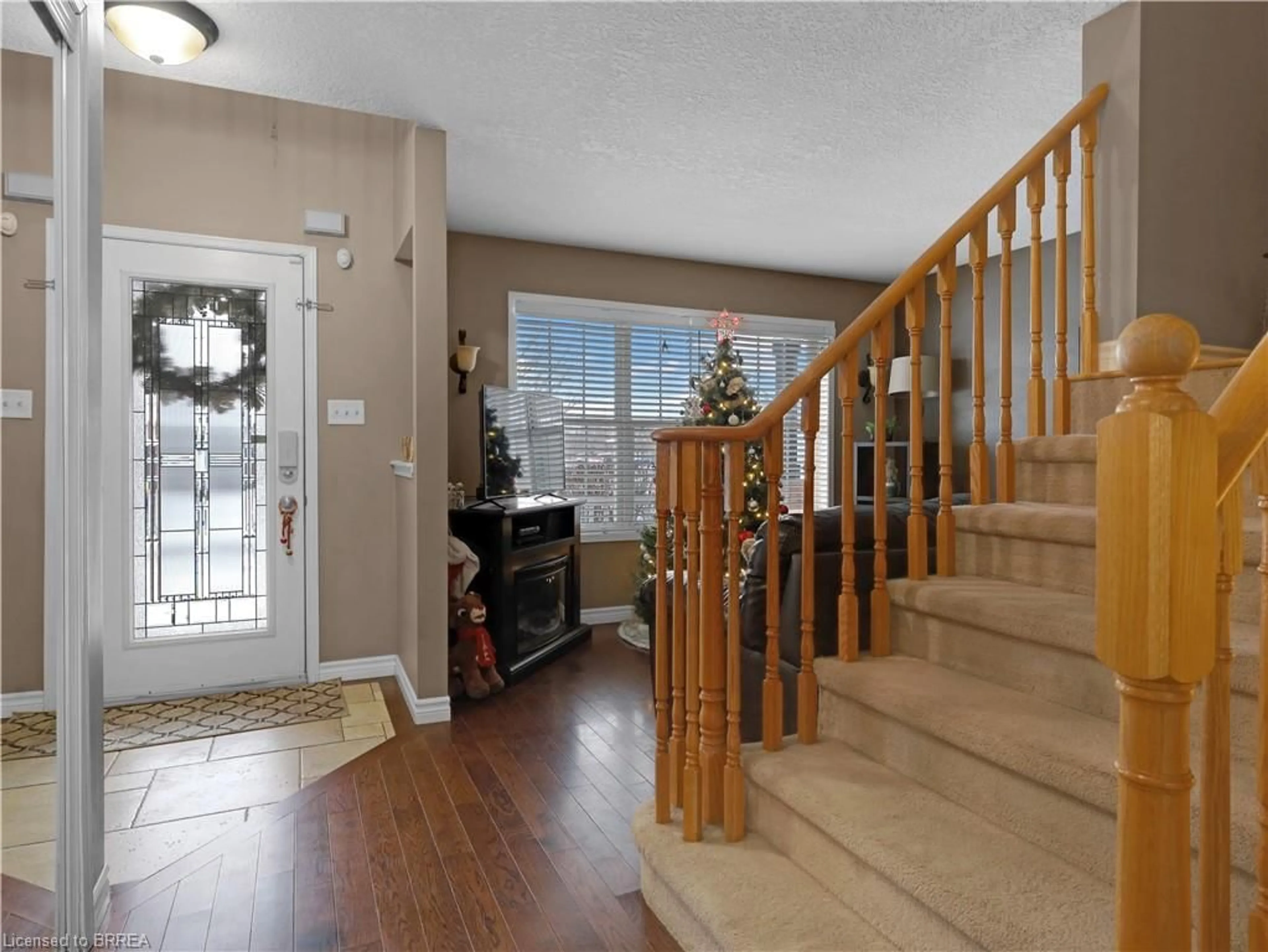 Indoor entryway for 66 Gaydon Way, Brantford Ontario N3T 6M9