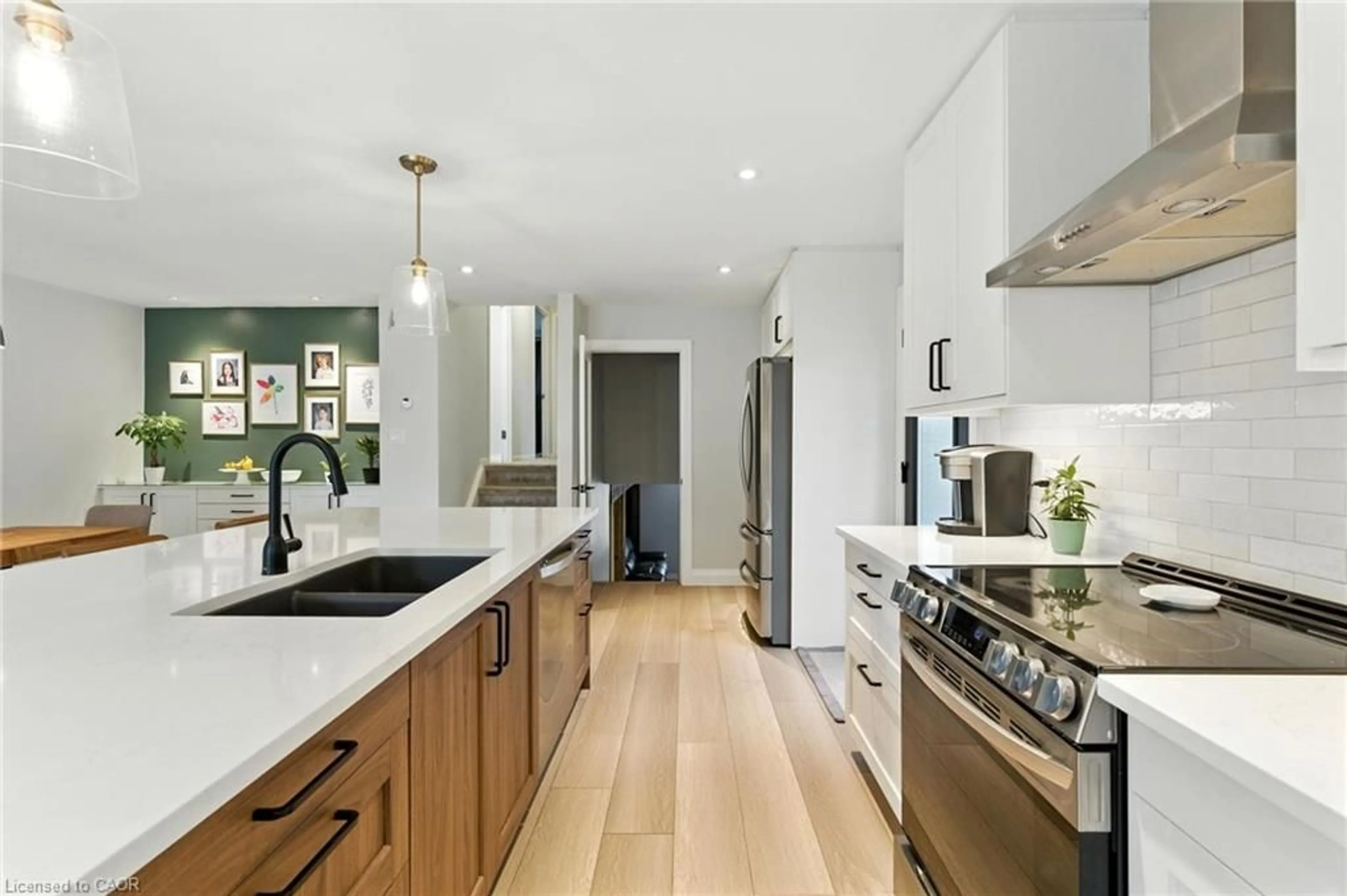 Open concept kitchen, ceramic/tile floor for 374 Magnolia Dr, Hamilton Ontario L9C 6N7