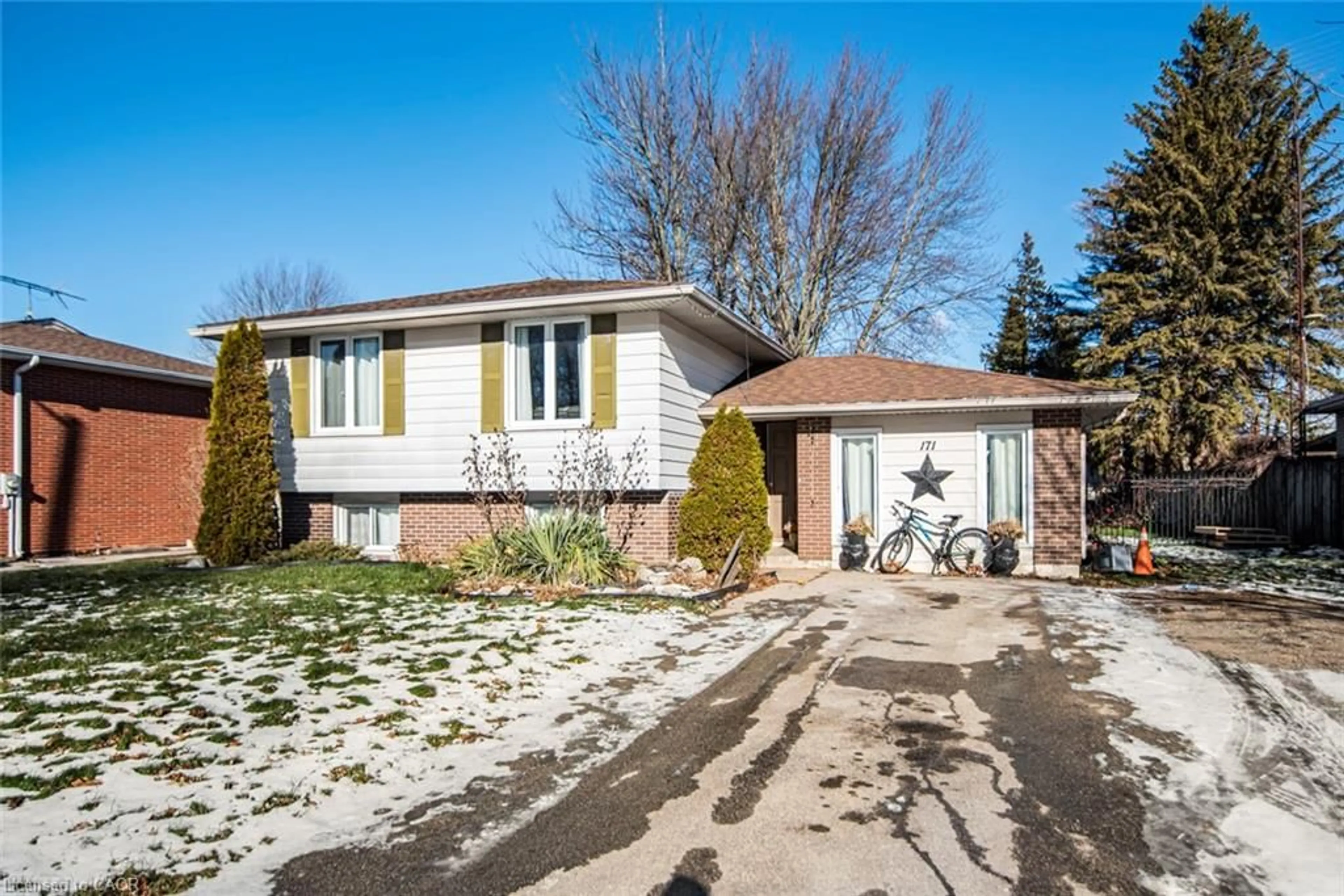 Home with brick exterior material, street for 171 Kneider Ave, Dunnville Ontario N1A 1A6