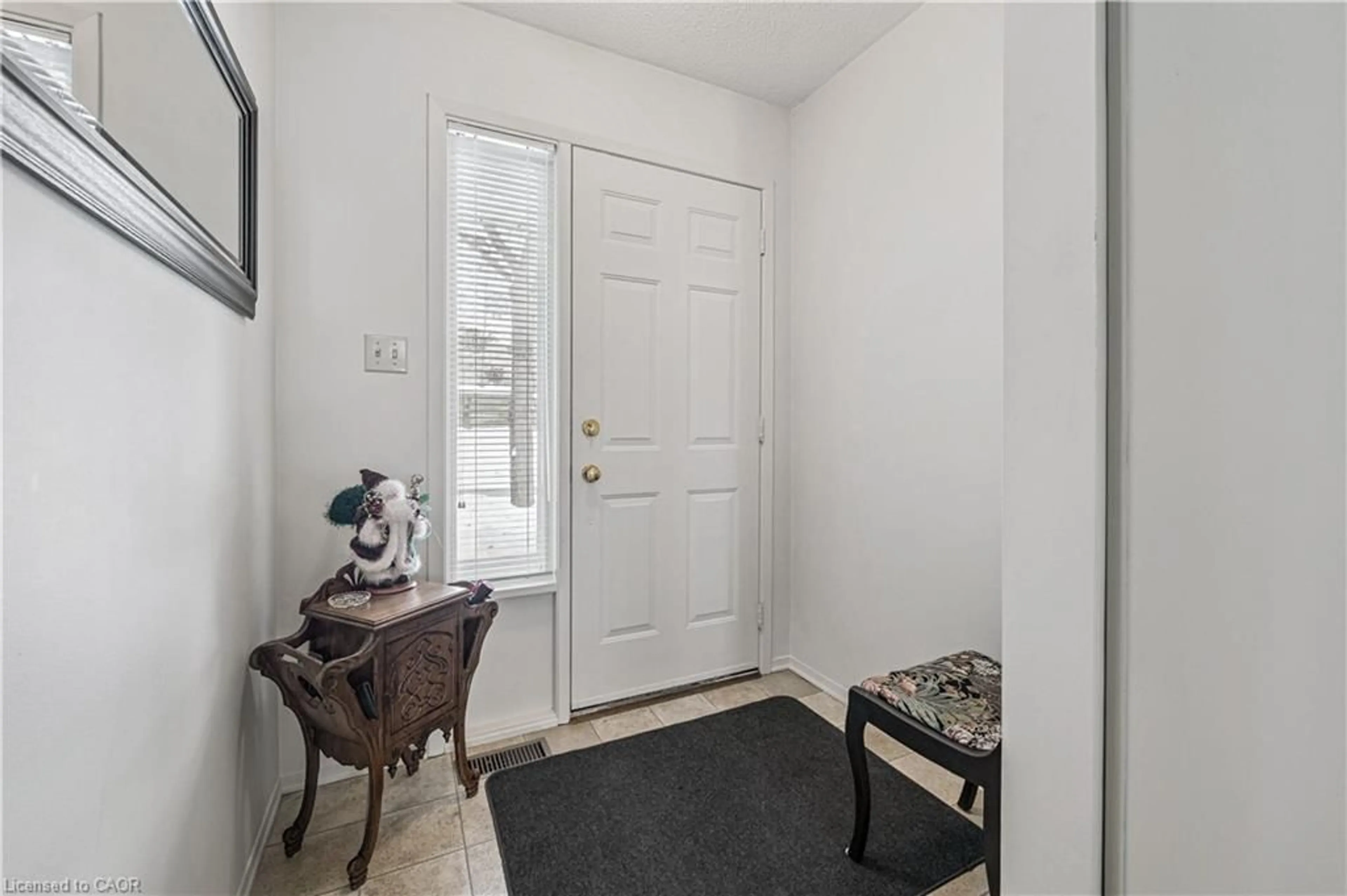 Indoor entryway for 205 Highland Cres #21, Kitchener Ontario N2M 5L6