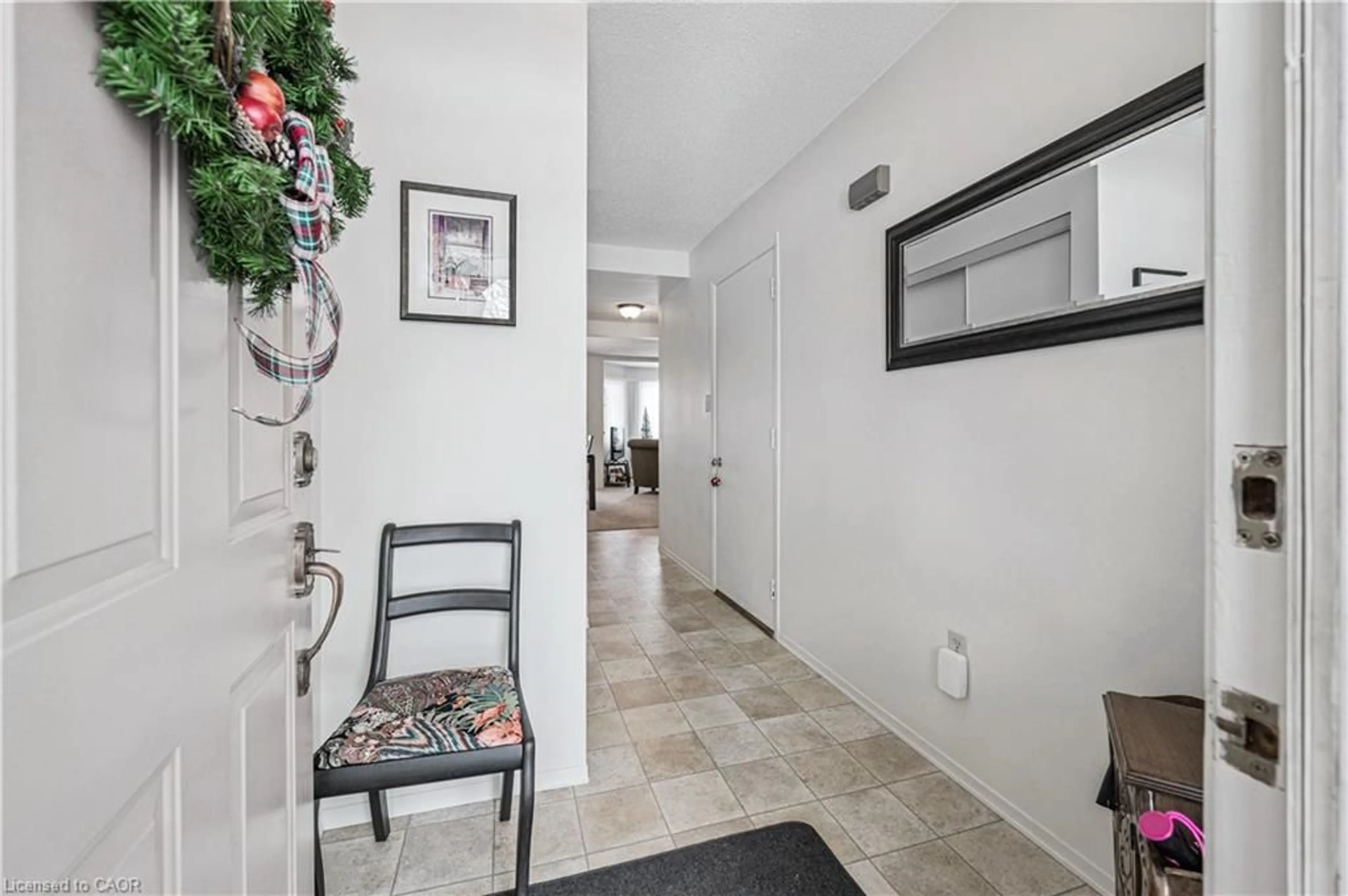 Indoor entryway for 205 Highland Cres #21, Kitchener Ontario N2M 5L6