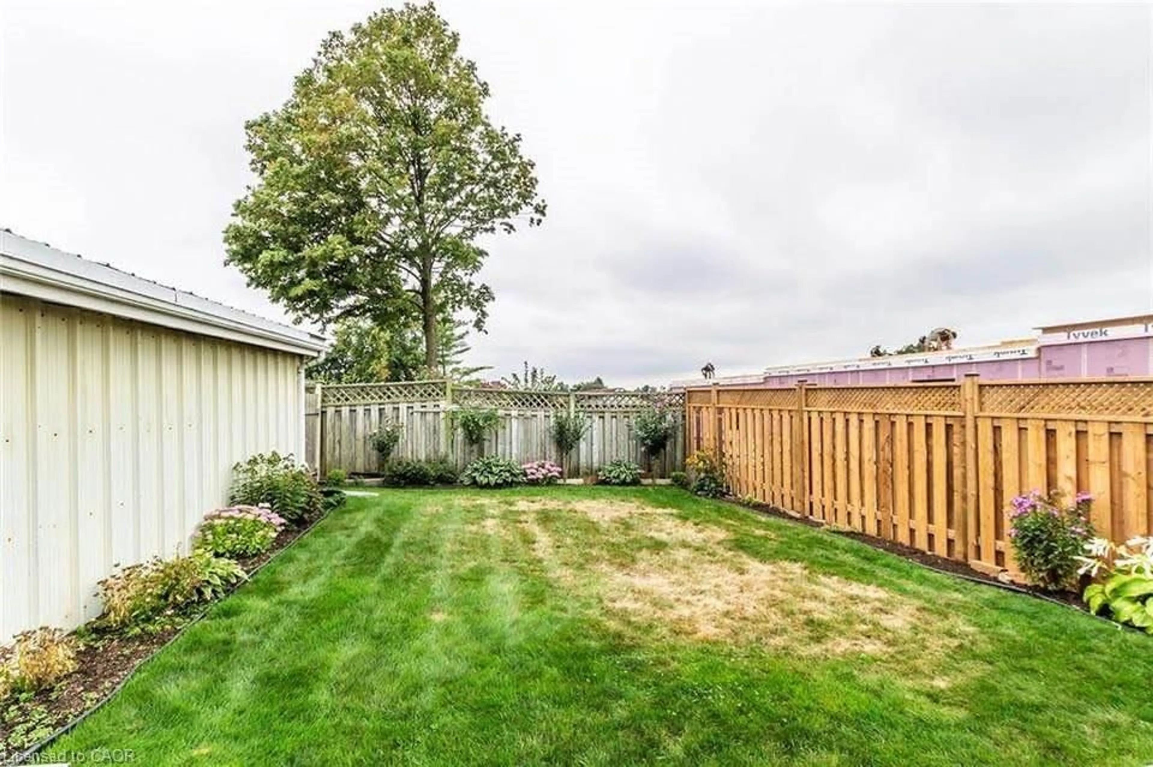 Patio, unknown for 102 Munch Ave, Cambridge Ontario N1R 6H8