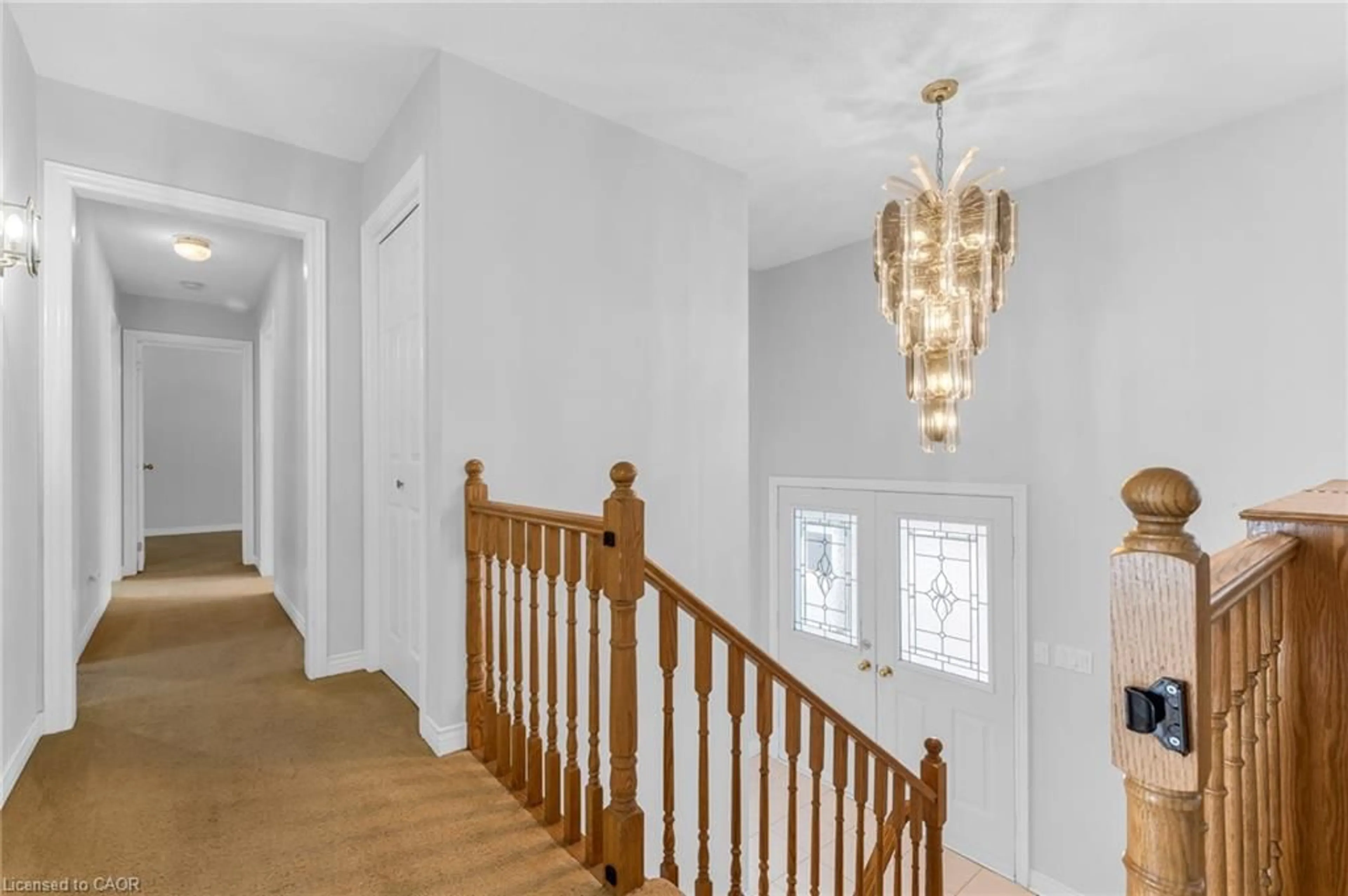 Indoor foyer for 231 Freelton Rd, Freelton Ontario L8B 0Z5