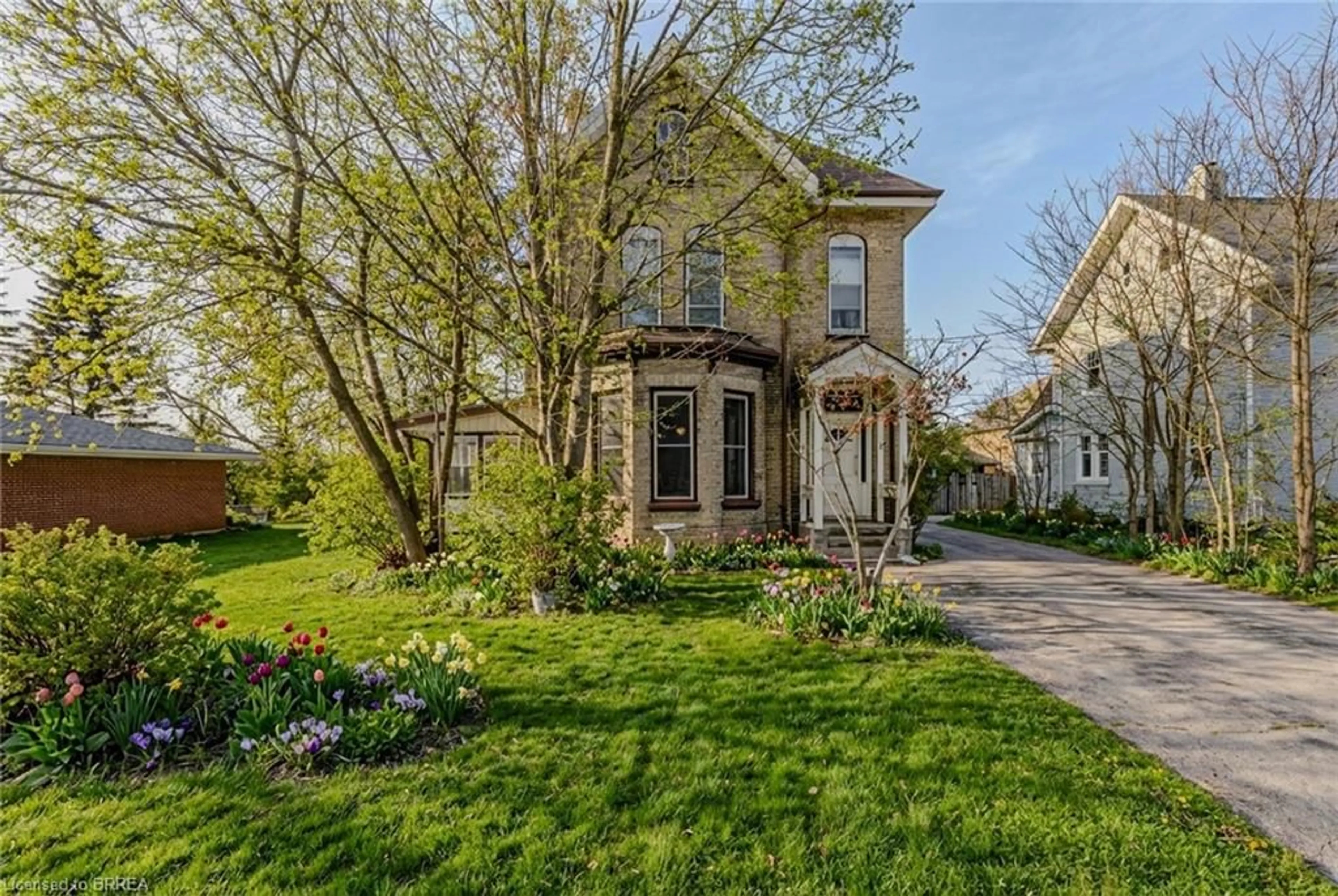 Home with brick exterior material, street for 17 Hawarden Ave, Brantford Ontario N3T 4H2