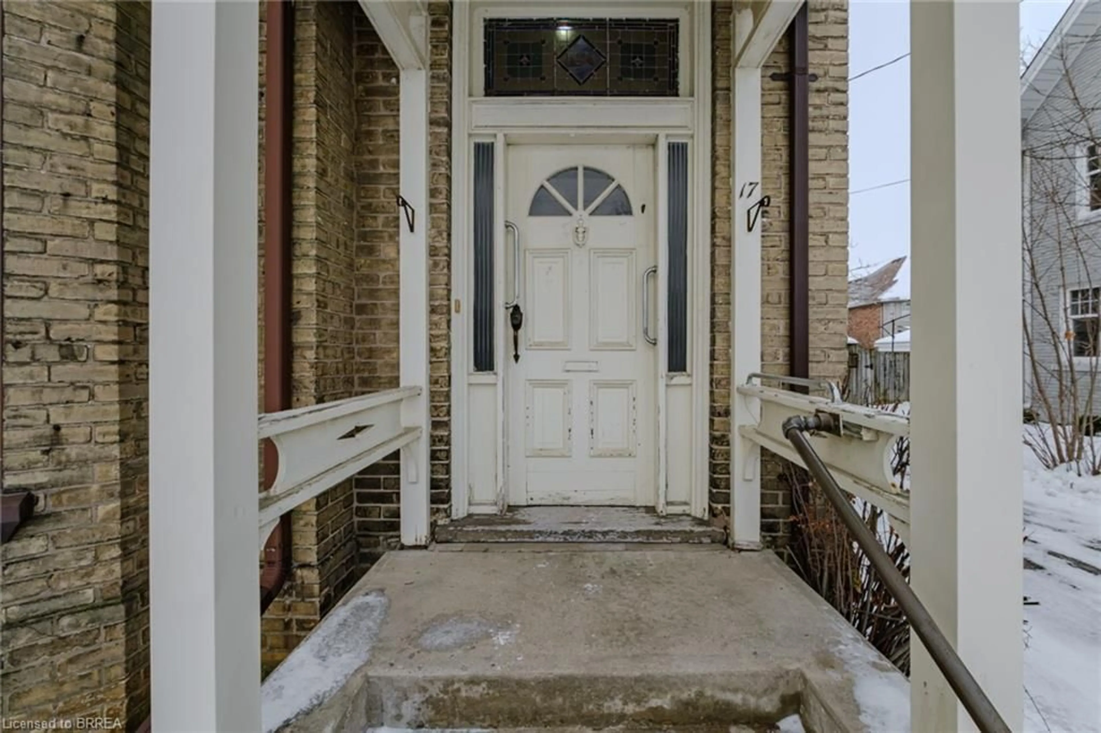 Indoor entryway for 17 Hawarden Ave, Brantford Ontario N3T 4H2
