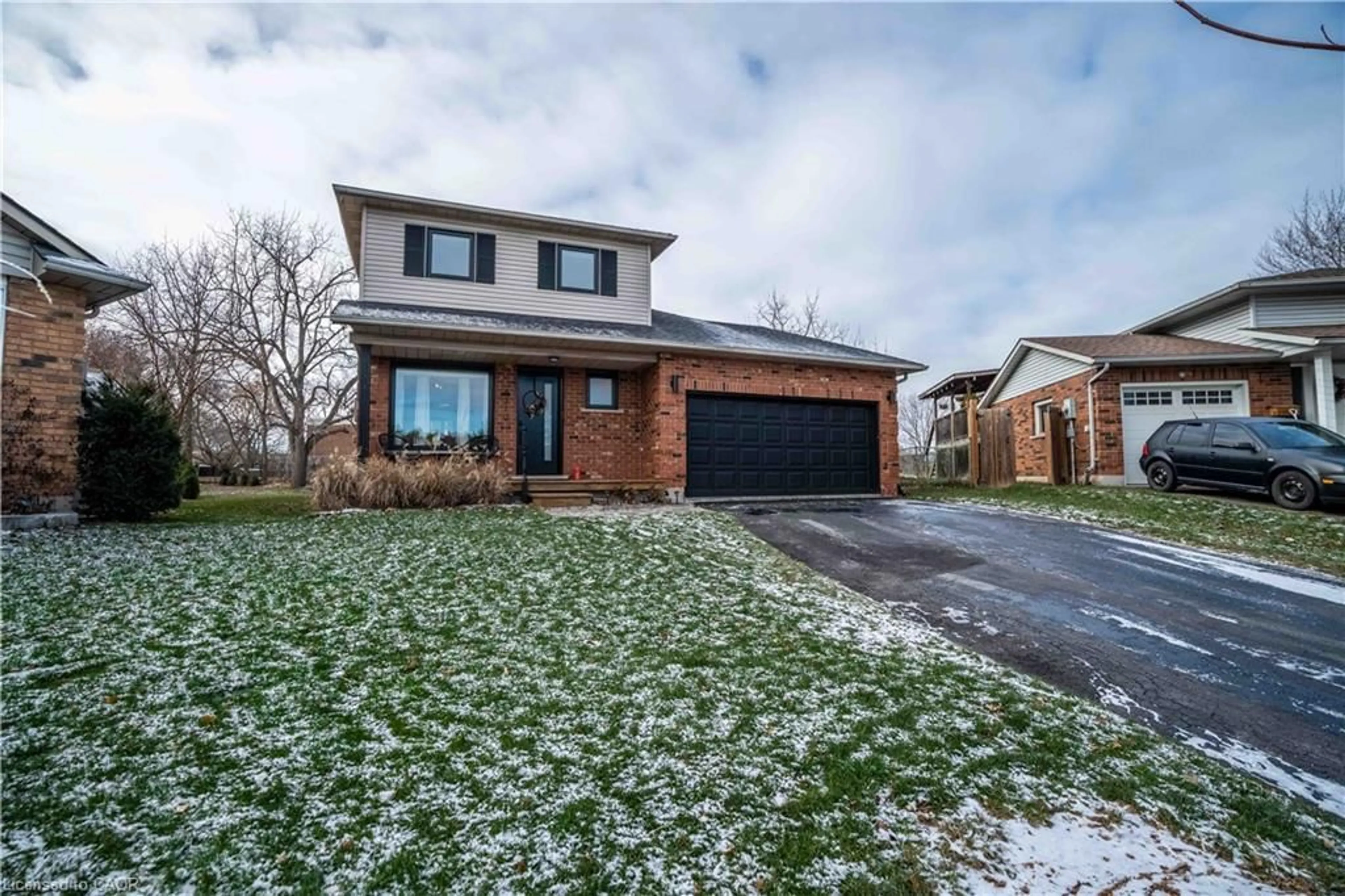 Home with brick exterior material, street for 4310 Concord Ave, Beamsville Ontario L0R 1B6